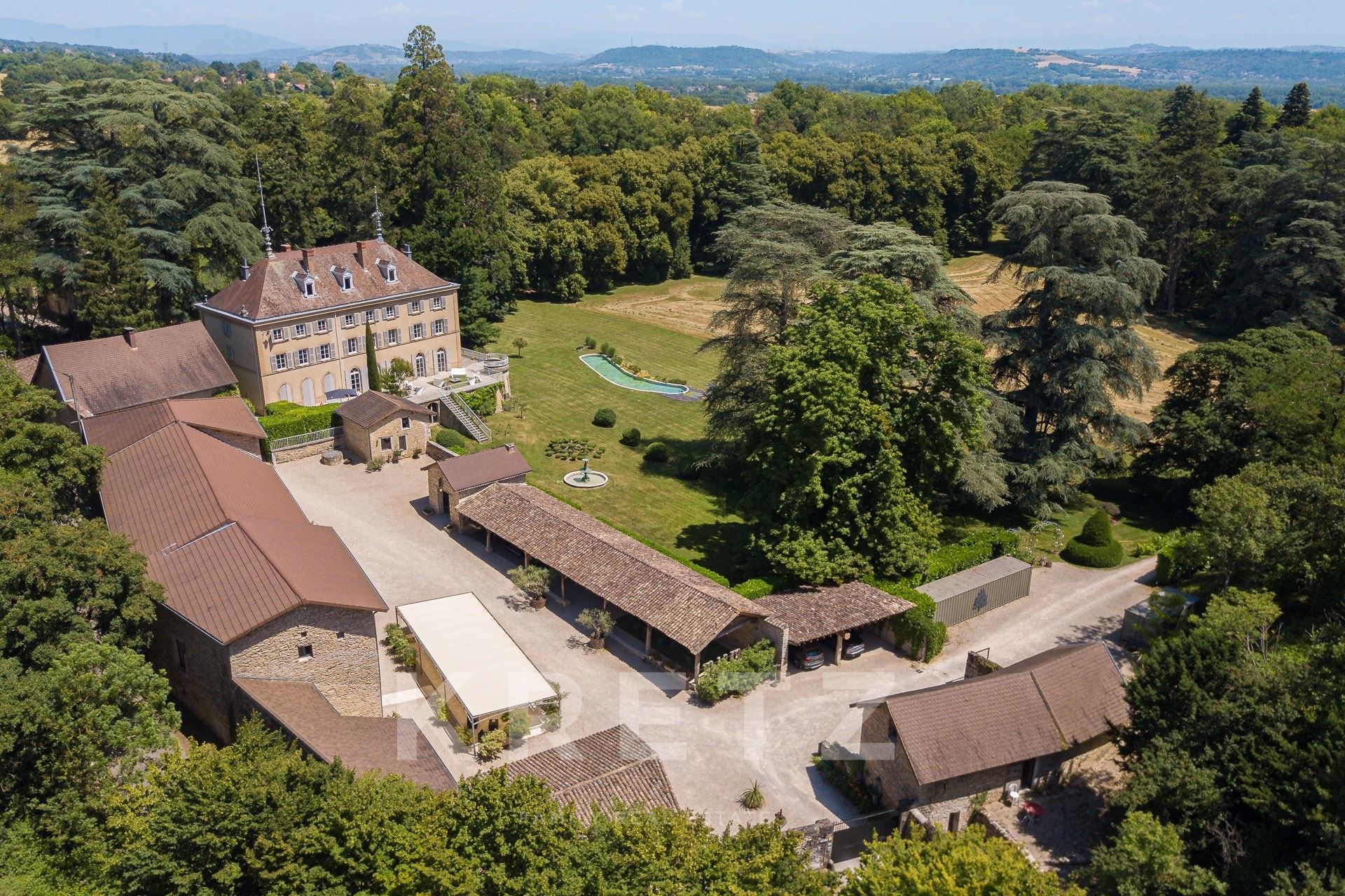 DOMAINE DE CHANILLE — DEMEURE HISTORIQUE AU CŒUR DE 19 HECTARES