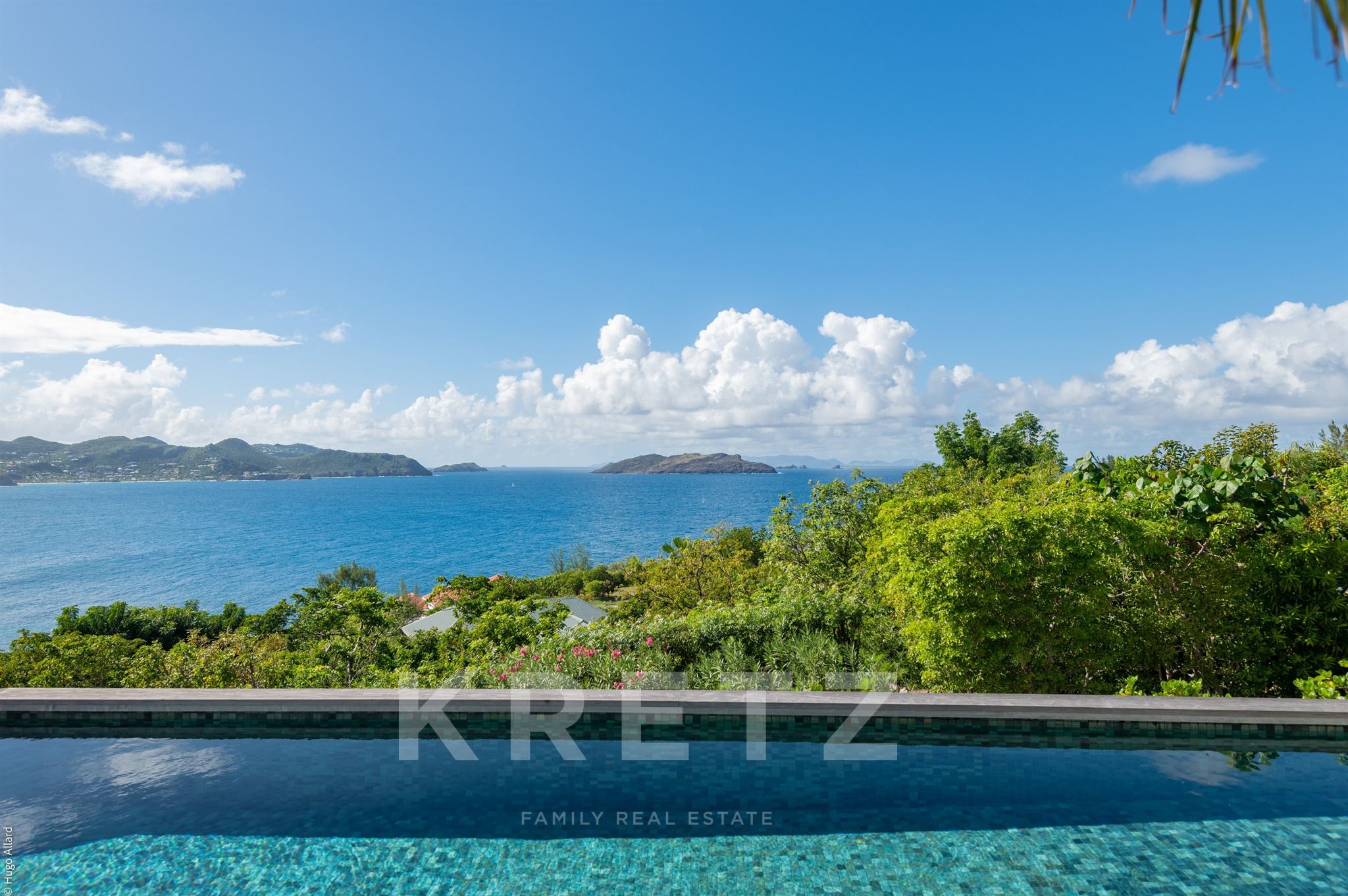 Property with panoramic sea view