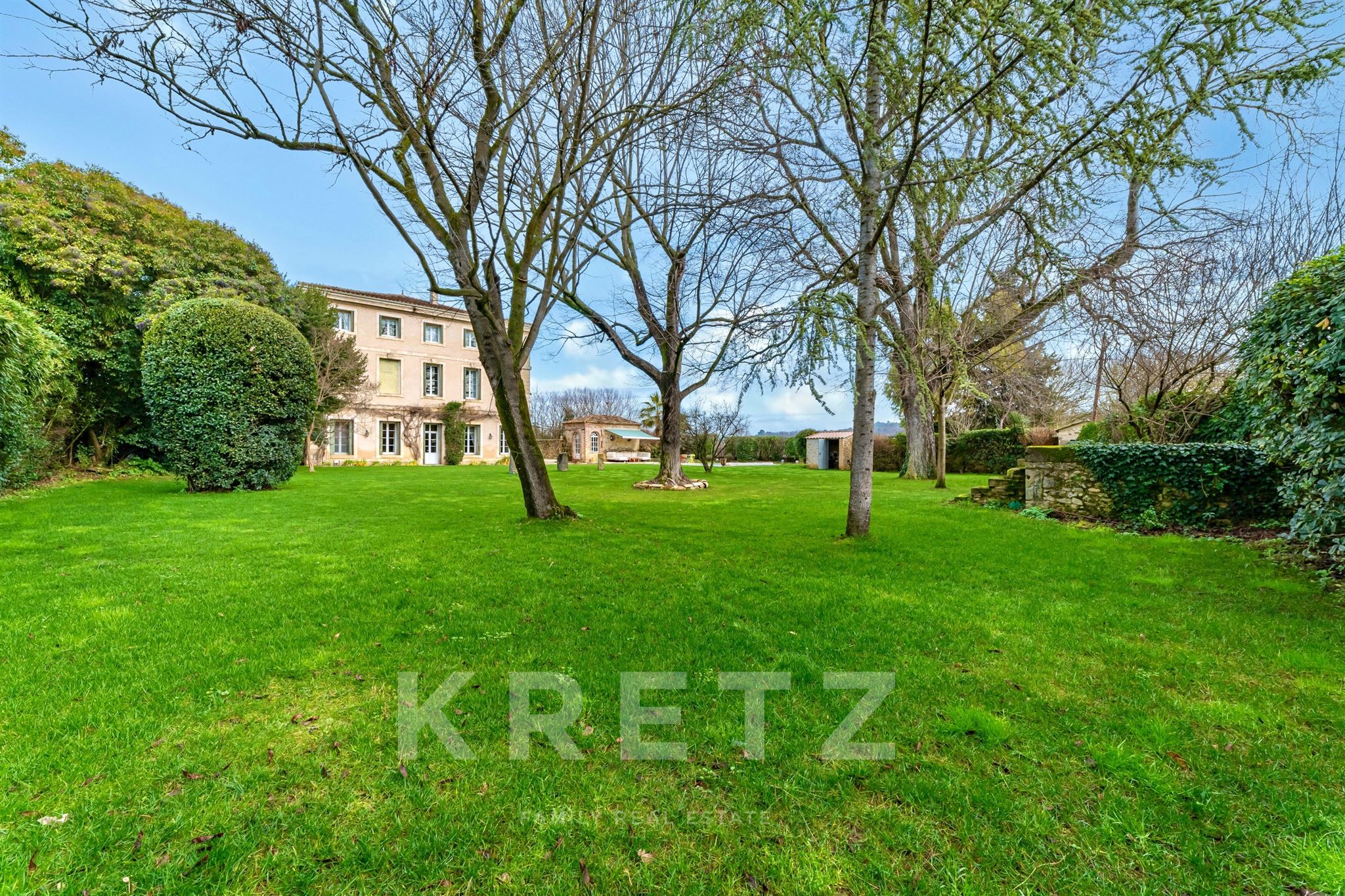 18th-Century Private Mansion with landscaped garden, swimming pool and outbuildings