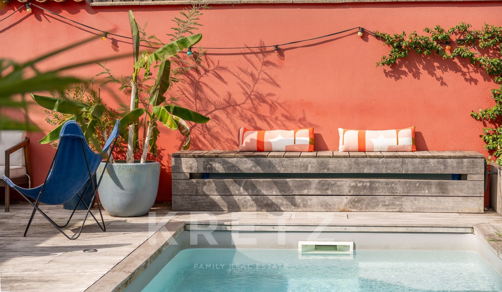 Bordeaux (Nansouty). Rare: 255 m² loft-style house with a rooftop terrace and an integrated pool