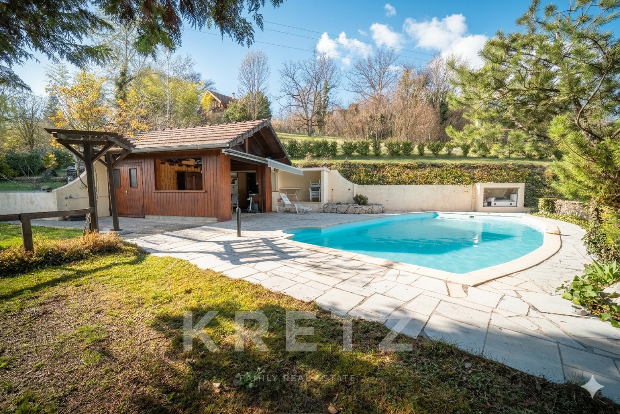 Propriété dominante avec piscine, vue dent du chat magnifique