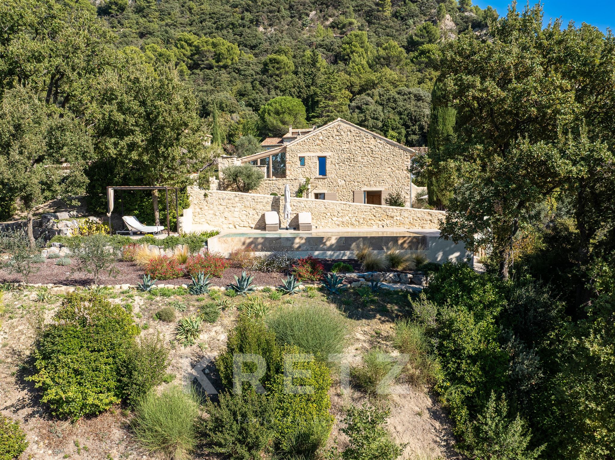 Maison de caractère avec vue panoramique et piscine à vendre en Provence
