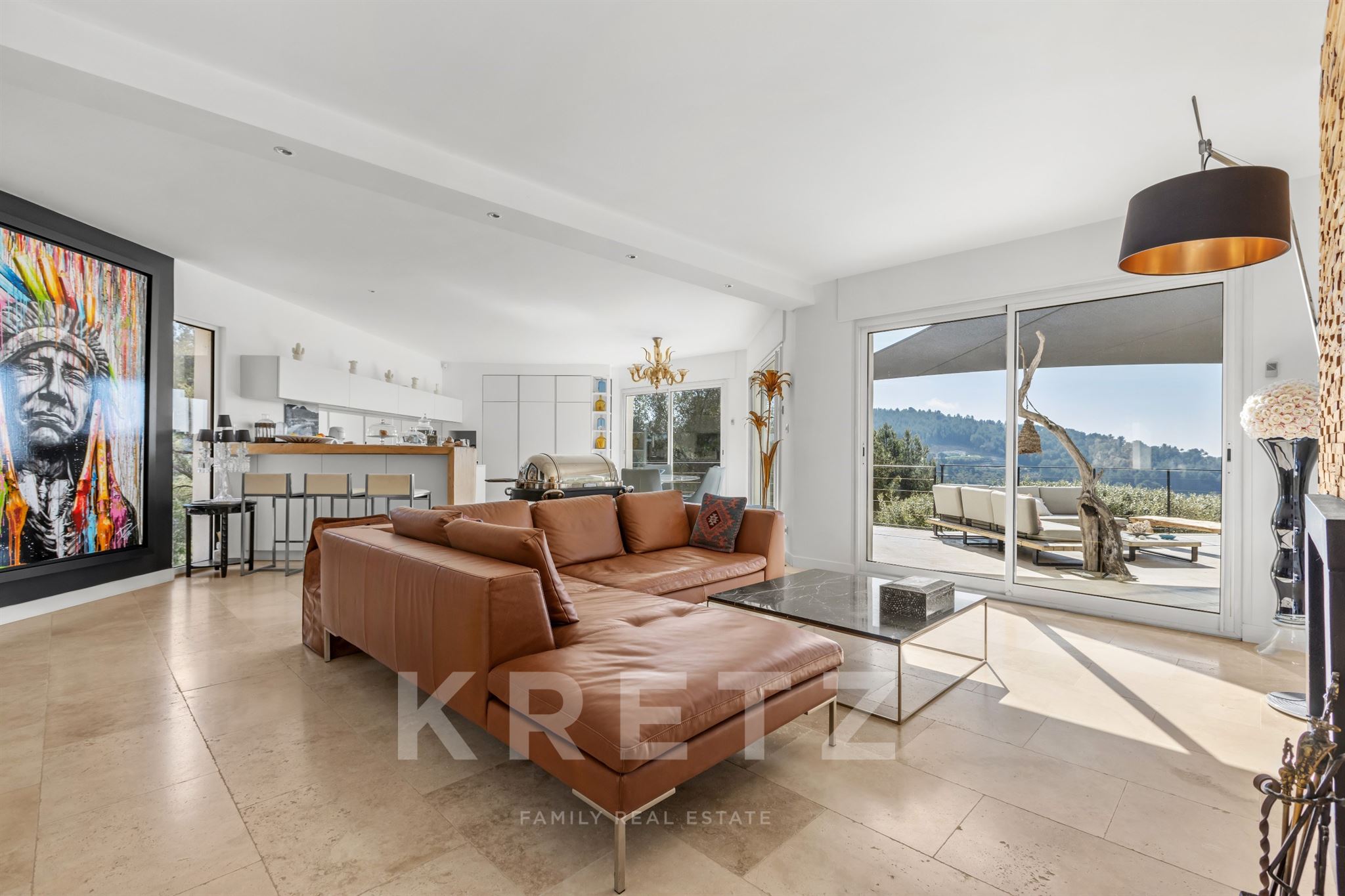 Casa contemporánea de 5 dormitorios con vistas al mar.