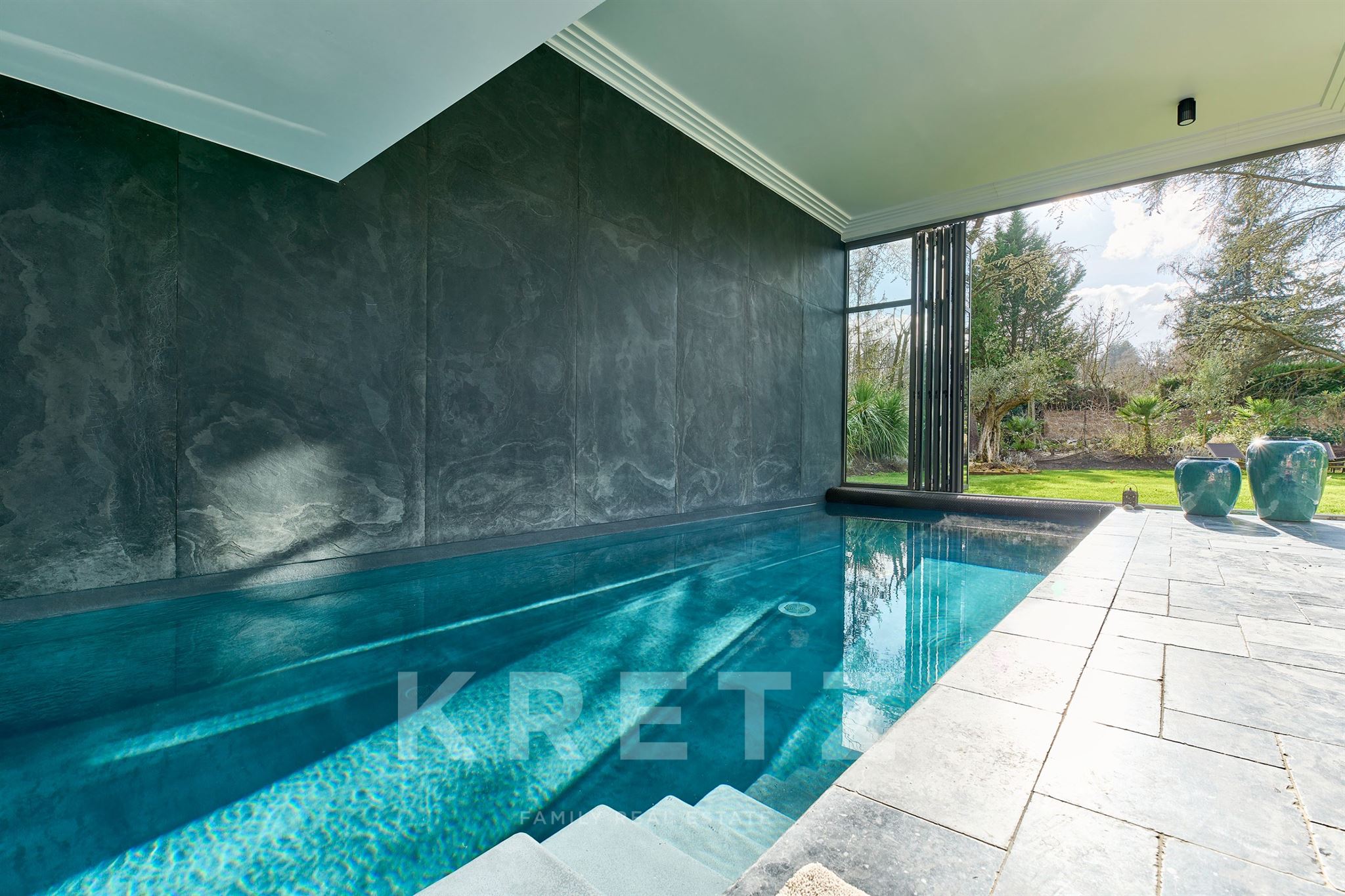 Contemporary villa with swimming pool in the heart of a private estate
