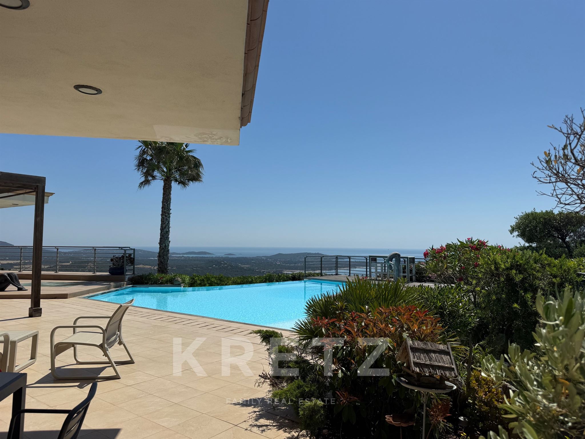 Villa de 306 m² entre ciel et mer avec piscine