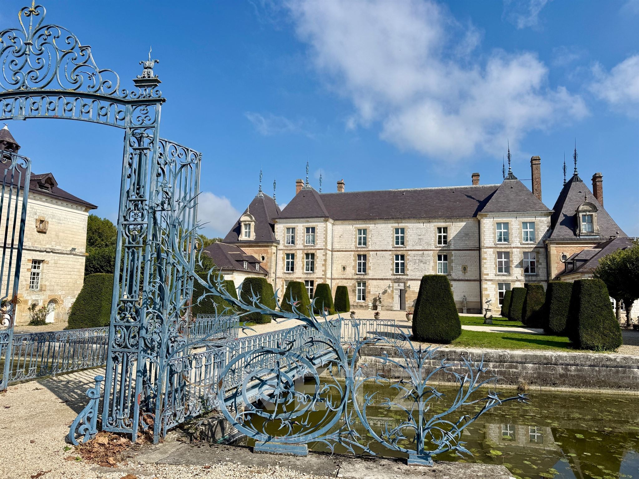 Magnificent 17th-Century Château – Listed Historic Monument – 22 Bedrooms – Moat – Heated Pool – 42-
