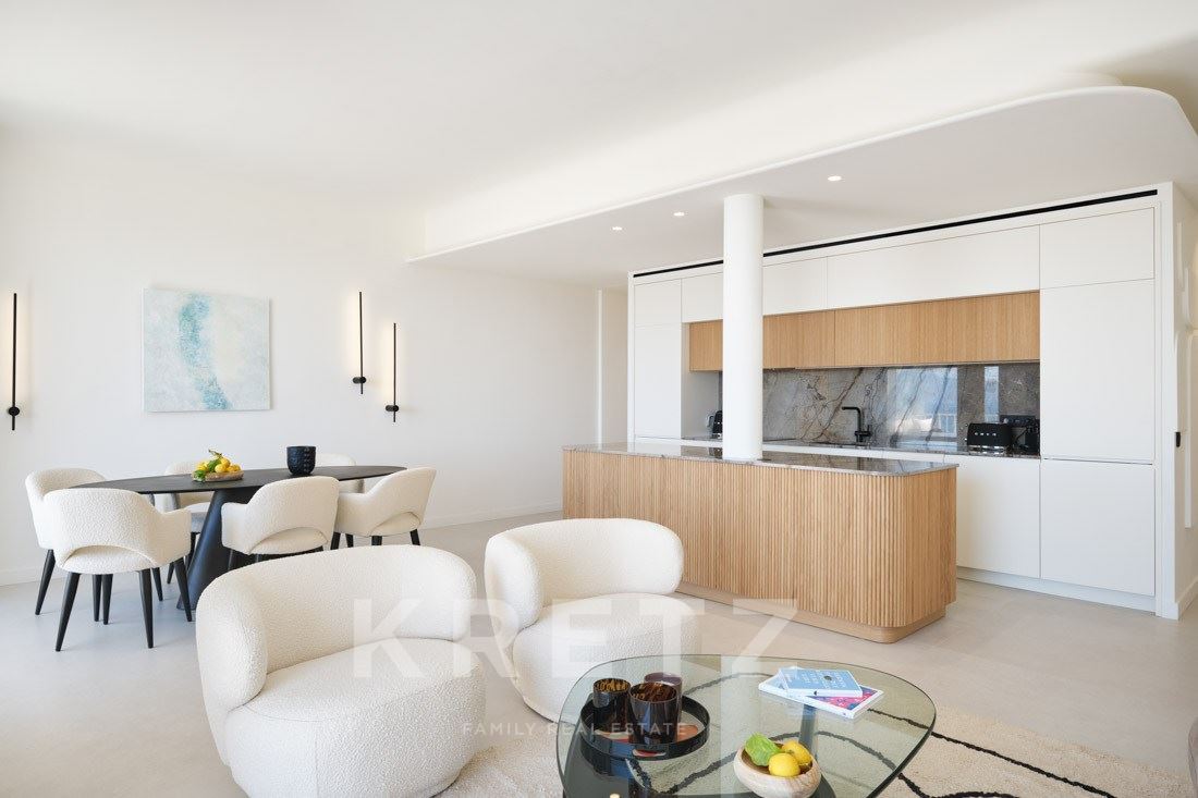 SEA VIEW 3 BEDROOMS APARTMENT IN CANNES