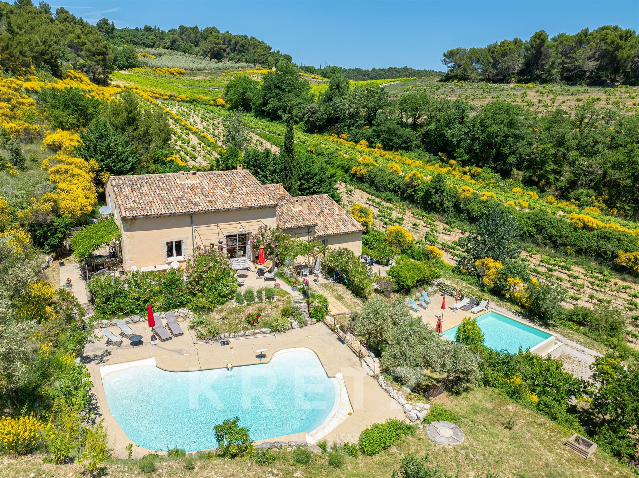 Grande demeure de campagne - deux piscines - vue panoramique