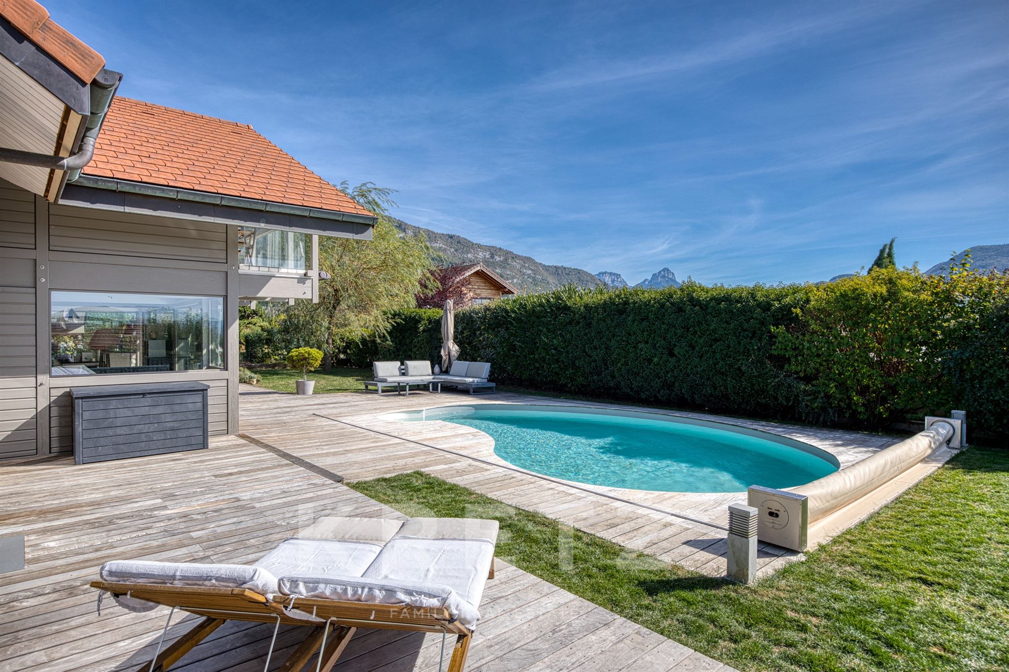 LAKE ANNECY – VILLAZ – 5-BEDROOM HOUSE – 3 BATHROOMS – SWIMMING POOL