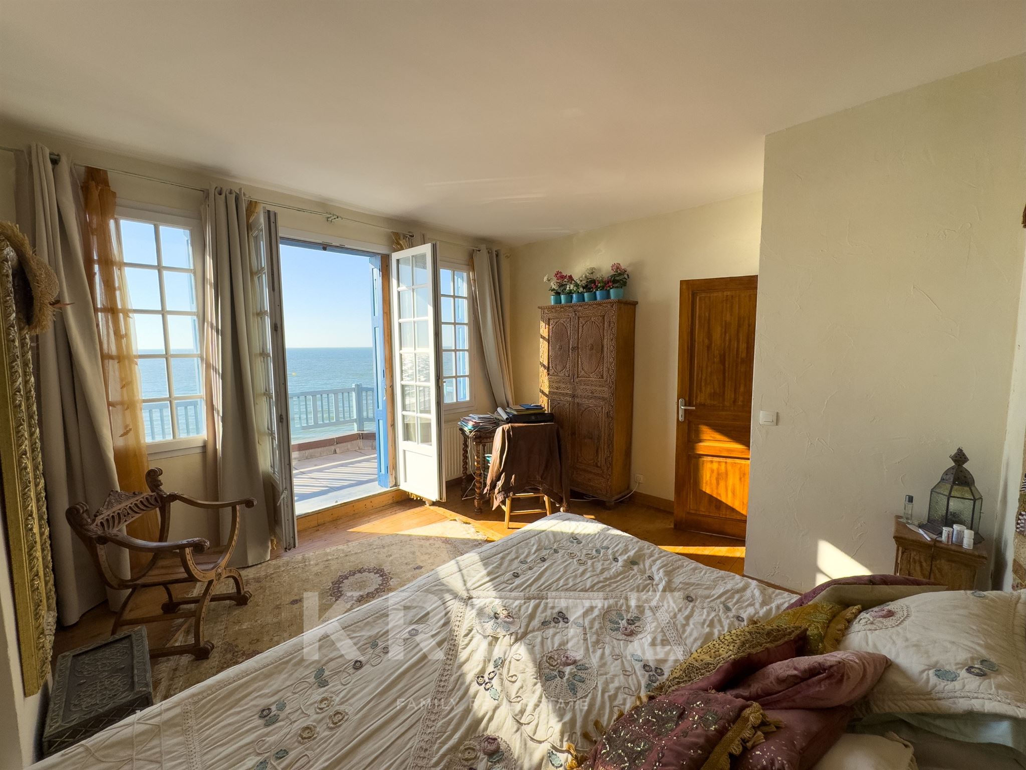 Trouville-sur-Mer – Anglo-Norman Villa with Spectacular Sea Views & Direct Beach Access