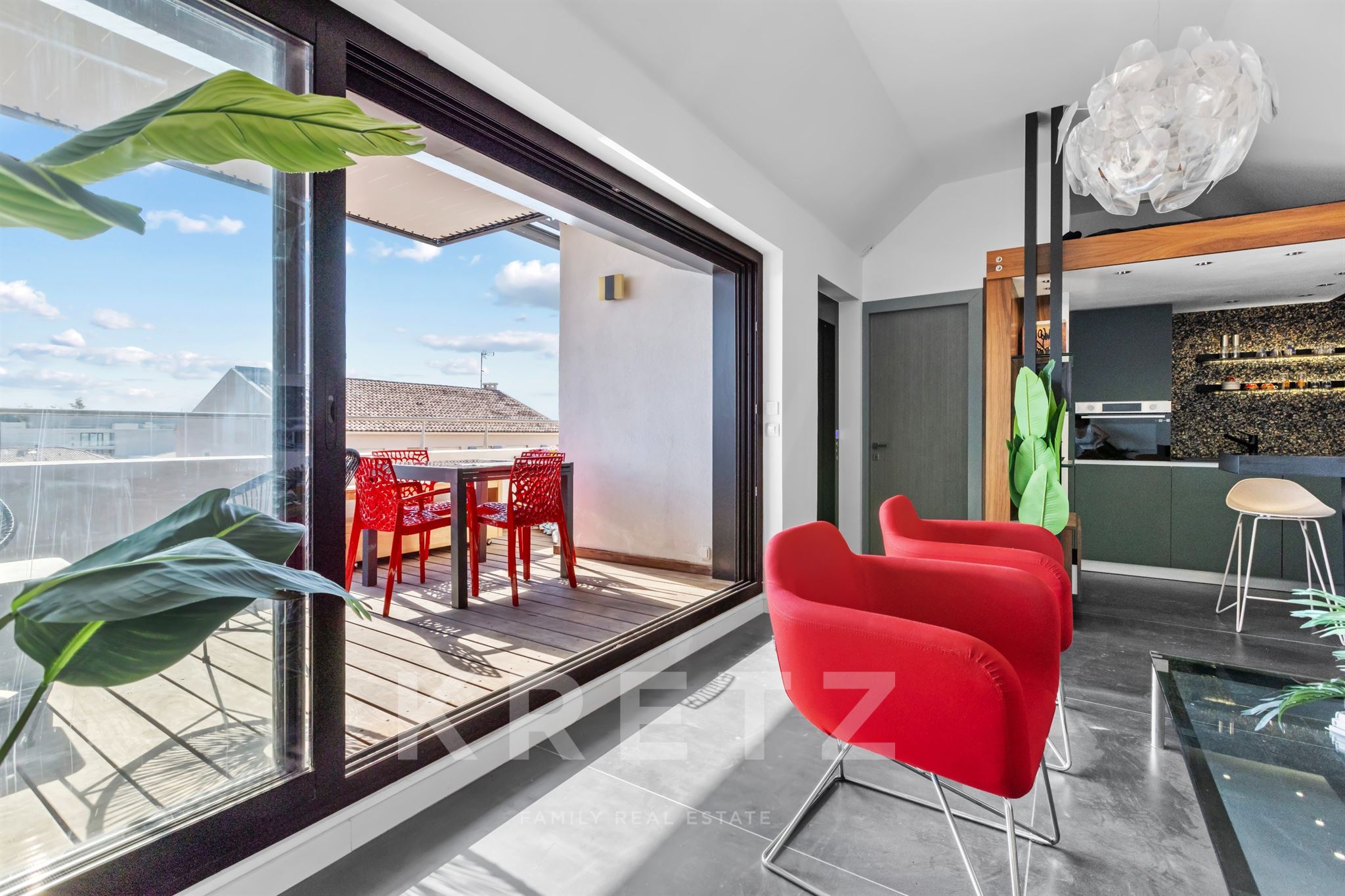 Exceptionnel Appartement Atypique au Cœur d'Antibes avec Vue Mer
