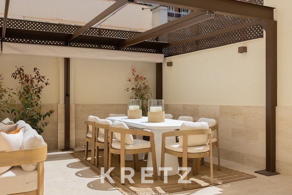 Spectacular renovated apartment with a 55 m² terrace