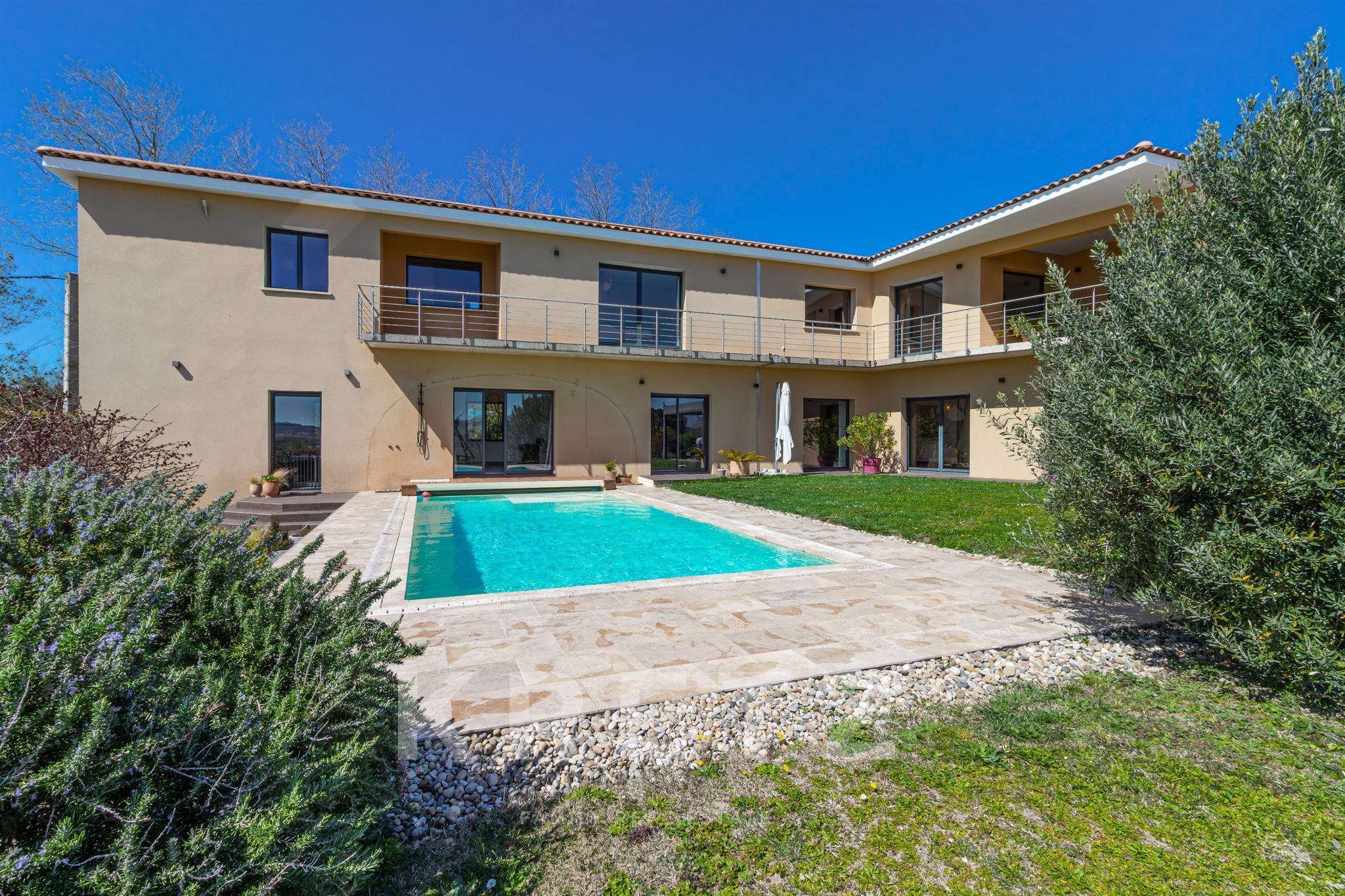 Propriété confidentielle d’exception – Vue spectaculaire et art de vivre en Provence – Proche Grignan