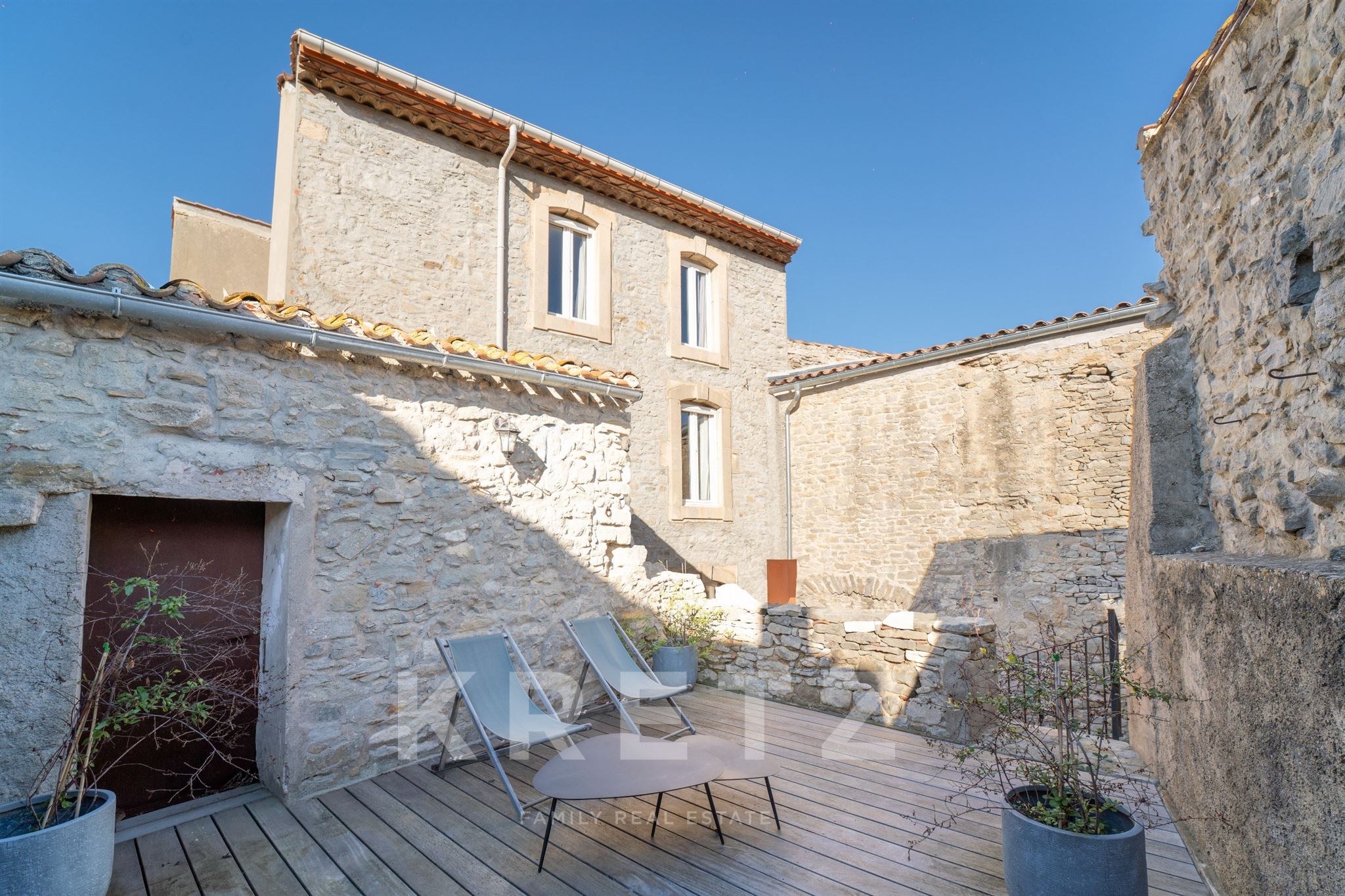 Authentic renovated winegrower's house 290 m² of living space – Swimming pool – 150 m² garage