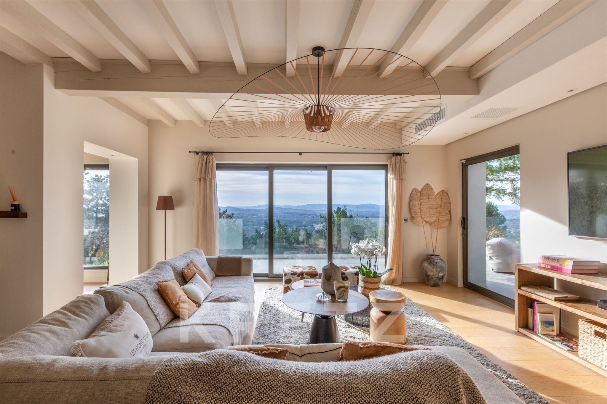 Villa rénovée avec élégance, panorama d’exception sur les Monts du Lyonnais