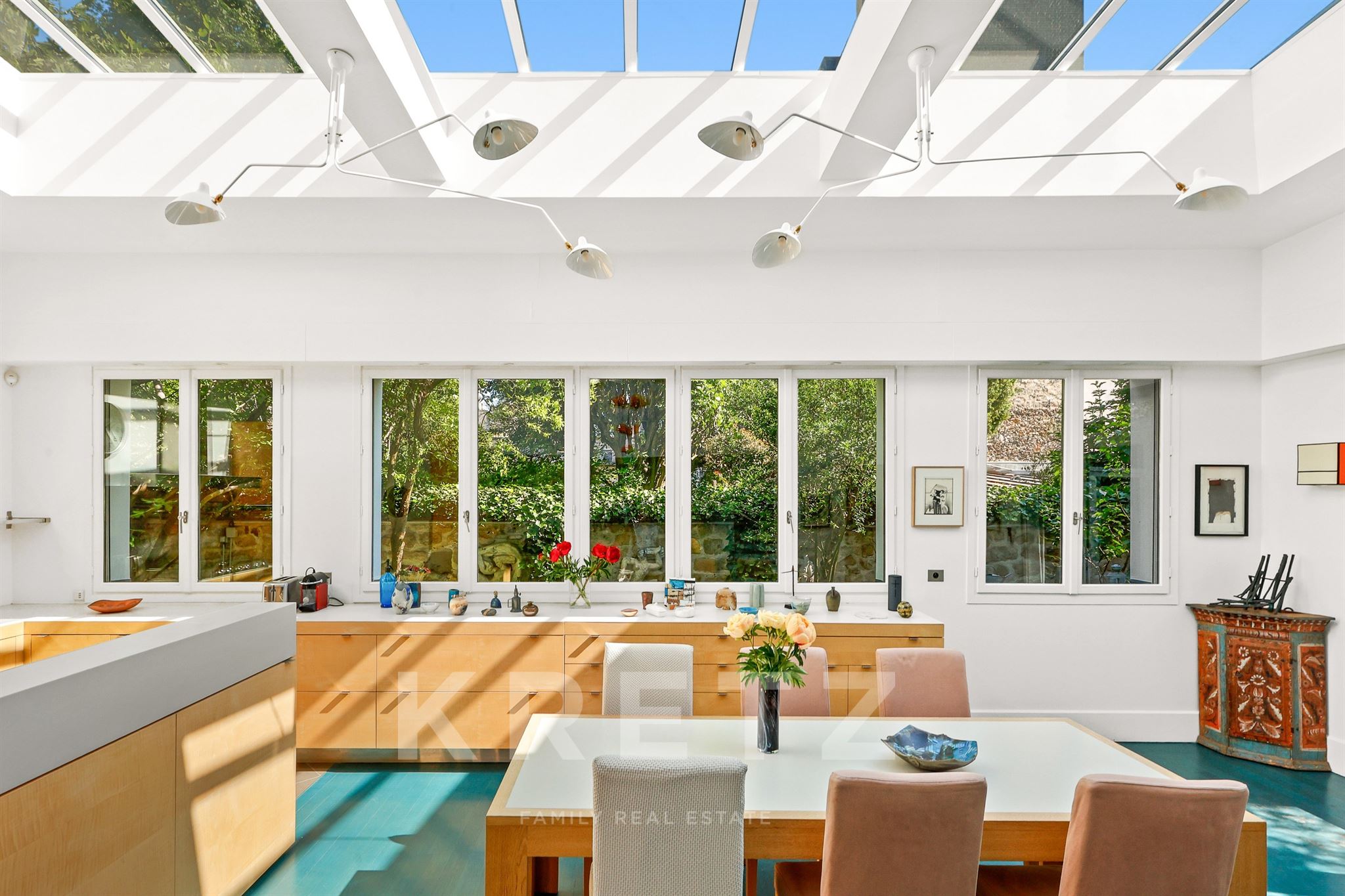 Paris XIV — Maison-atelier d’artistes avec 500m2 de jardin paysager et atelier indépendant