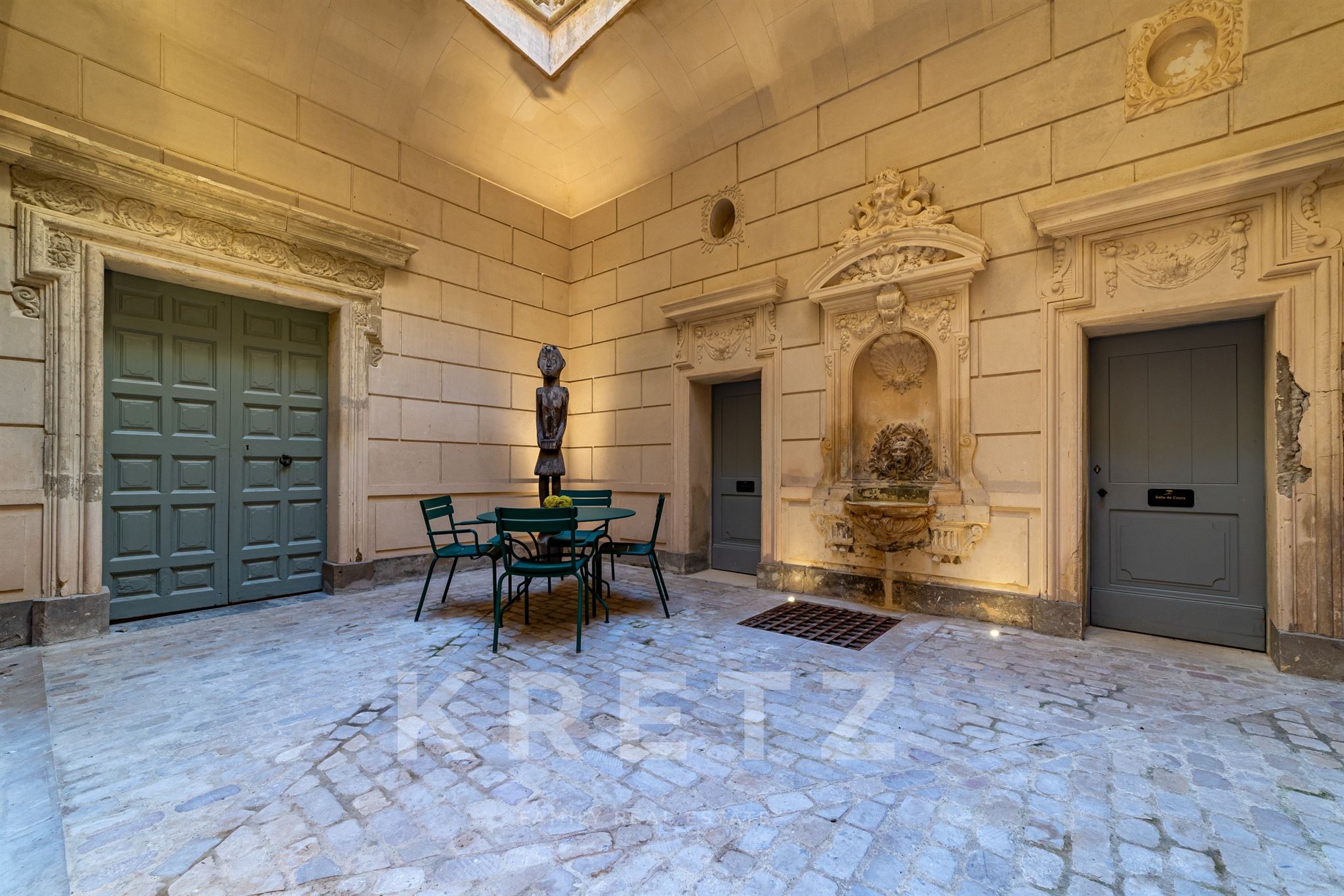 Chateau du XIeme siecle entièrement restauré au Pont du Gard