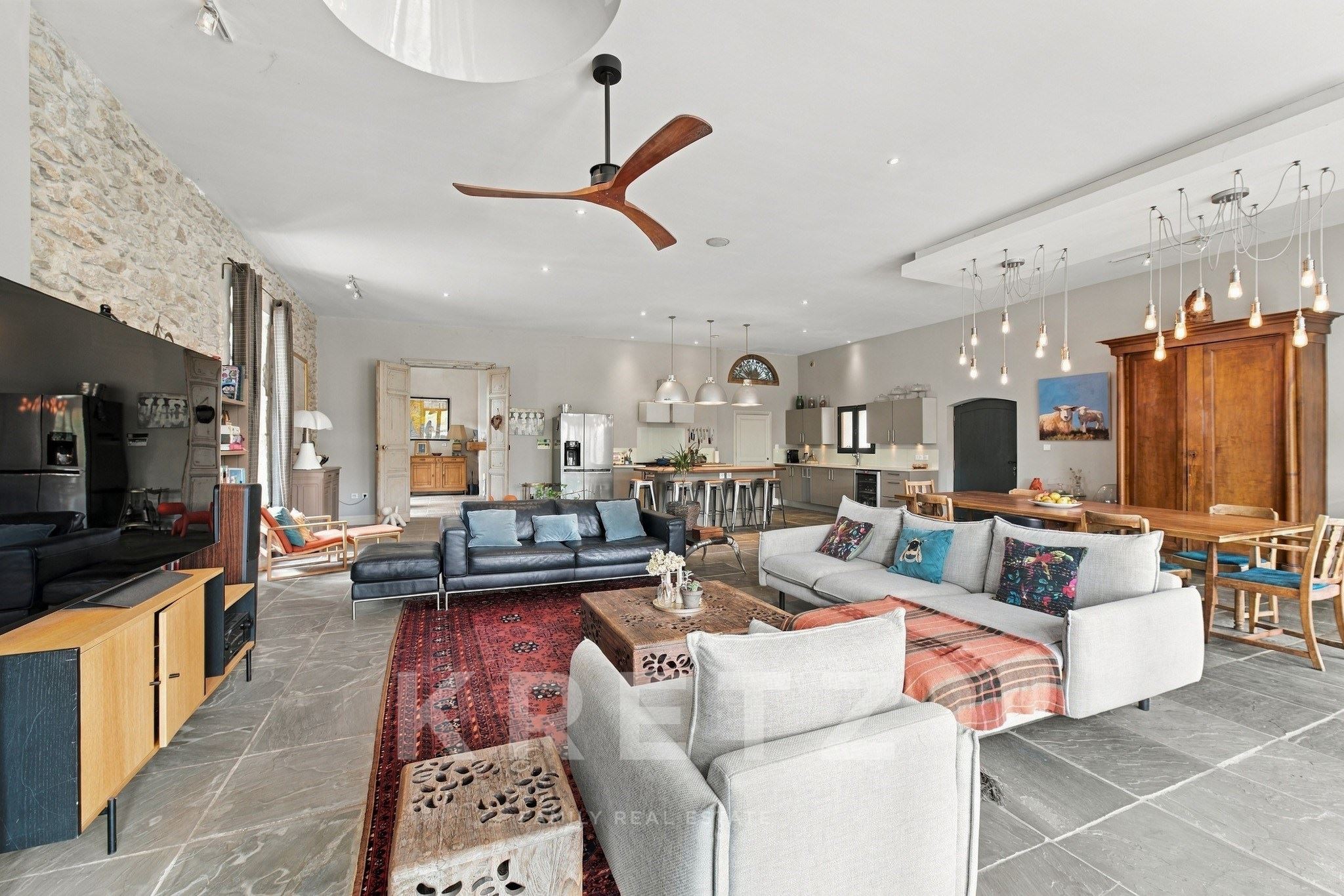 NARBONNE – EXCEPTIONAL 400 SQM ARCHITECT-DESIGNED HOME WITH INFINITY POOL