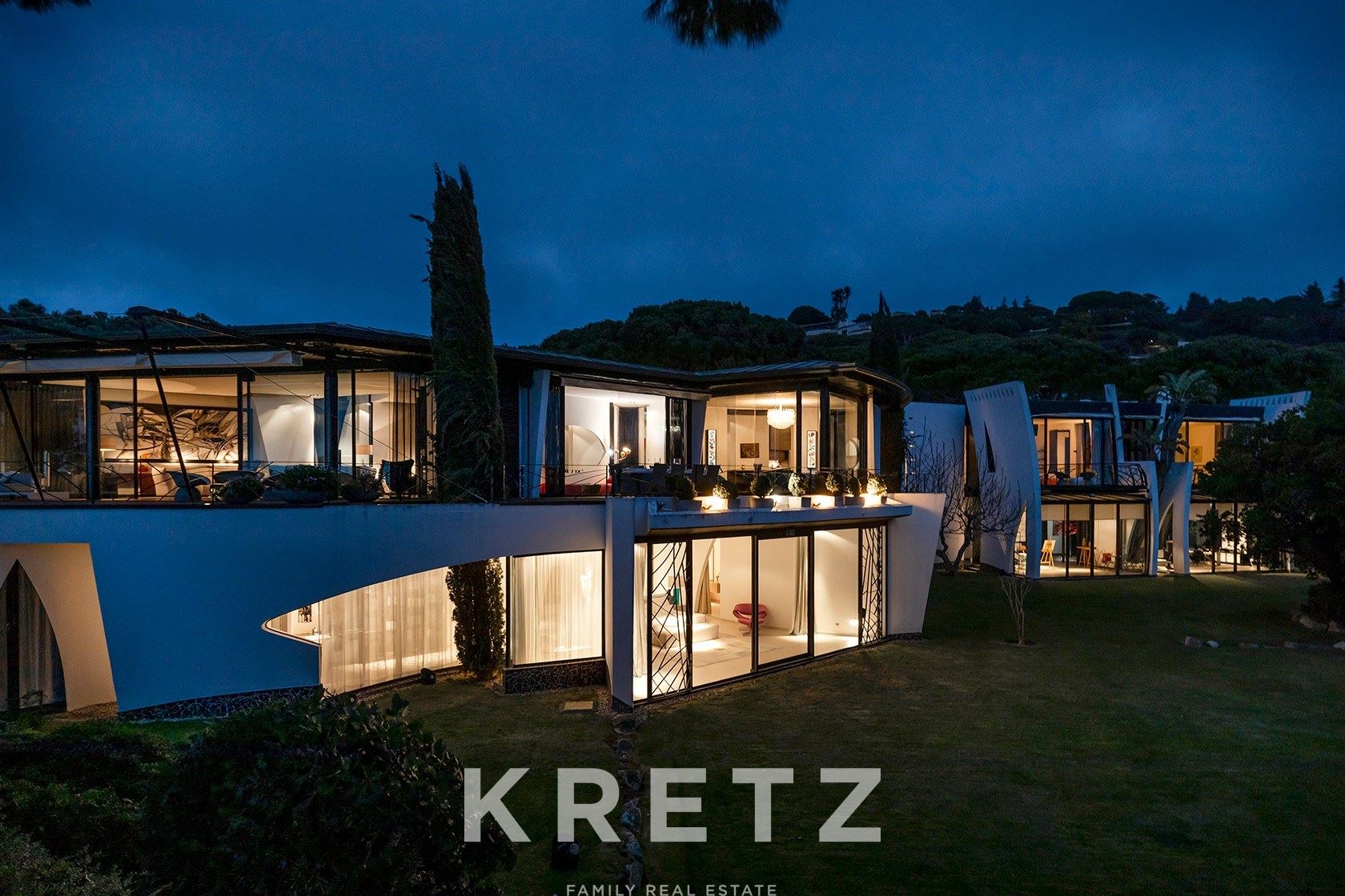 Architectural villa overlooking the sea and the city of Barcelona.