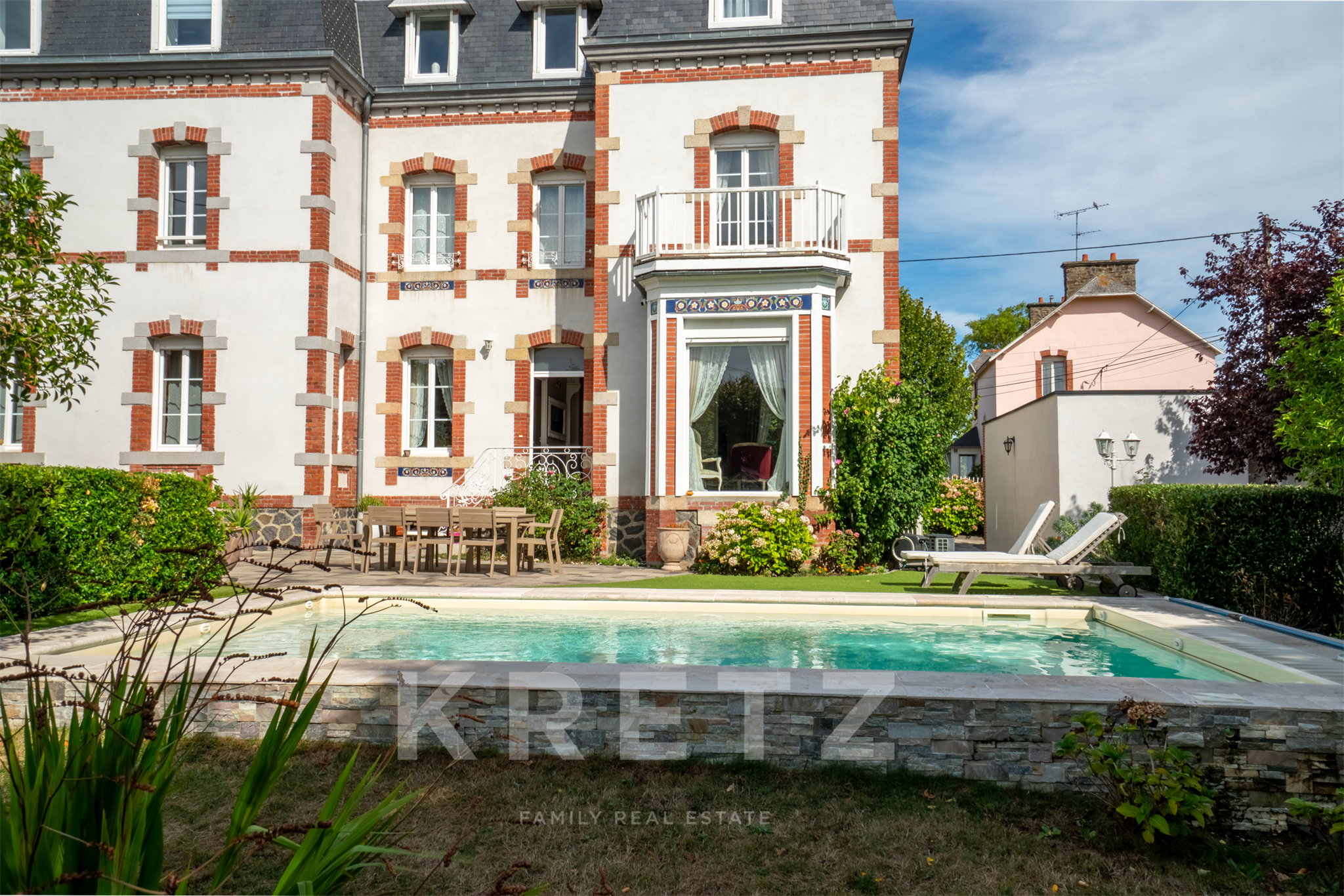BINIC-ÉTABLES-SUR-MER – PROPRIÉTÉ DE CARACTÈRE AVEC MAISON PRINCIPALE, 3 APPARTEMENTS ET BUREAU PROFESSIONNEL