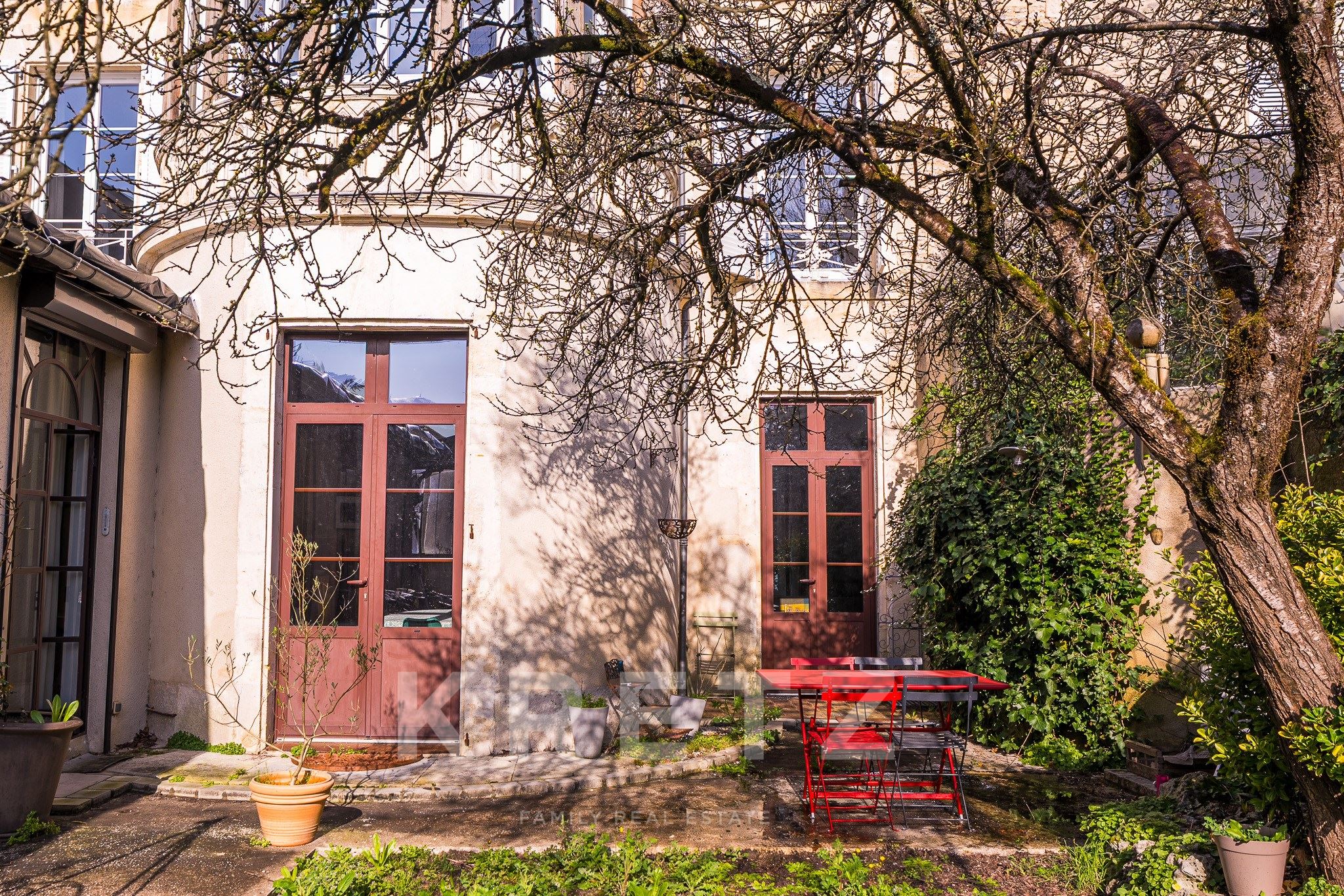Charming 1850 Character Home with Garden – Central Cognac