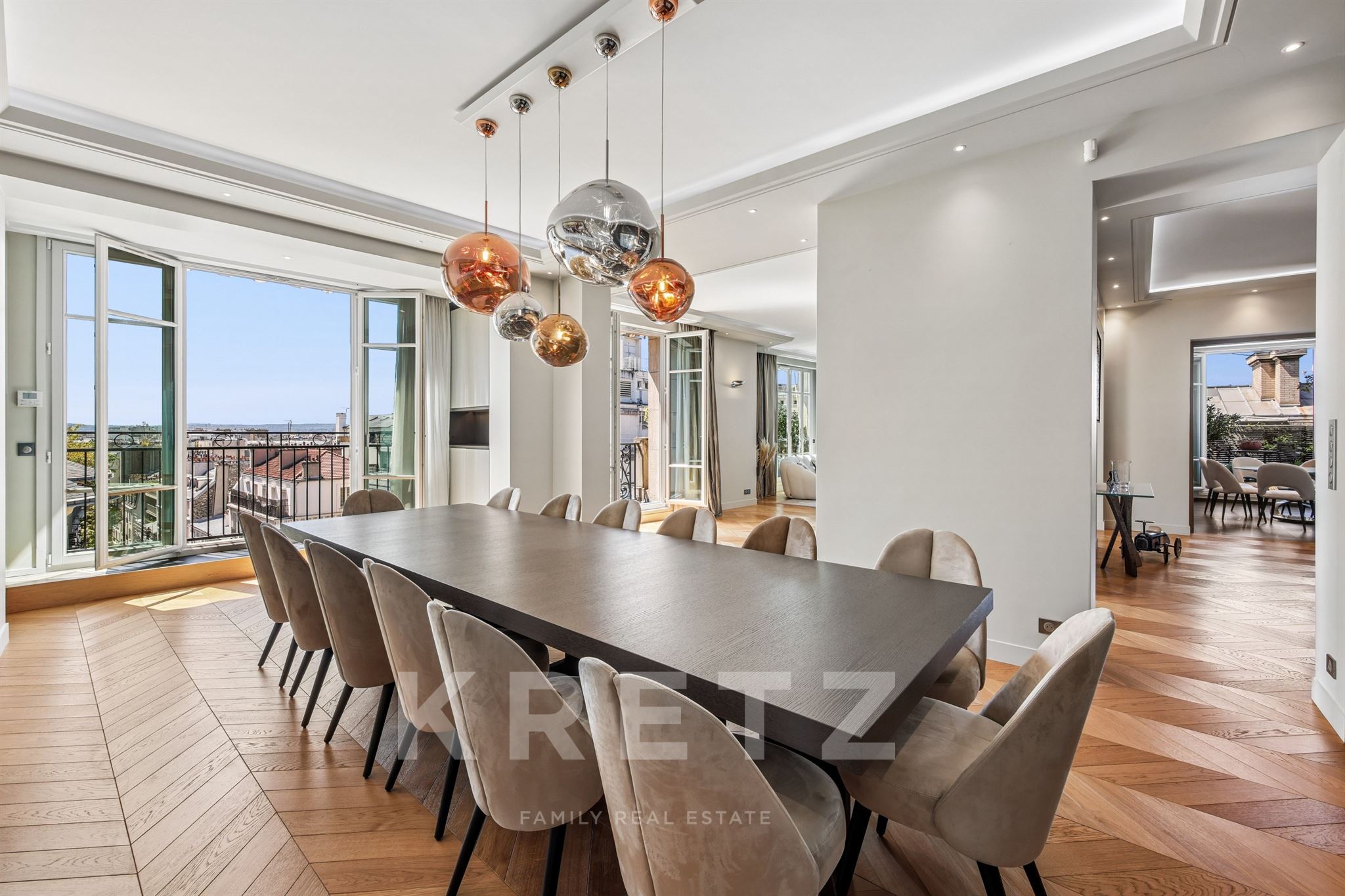 Paris XVI - Duplex contemporain, à deux pas du Trocadéro et de l'avenue Georges Mandel.