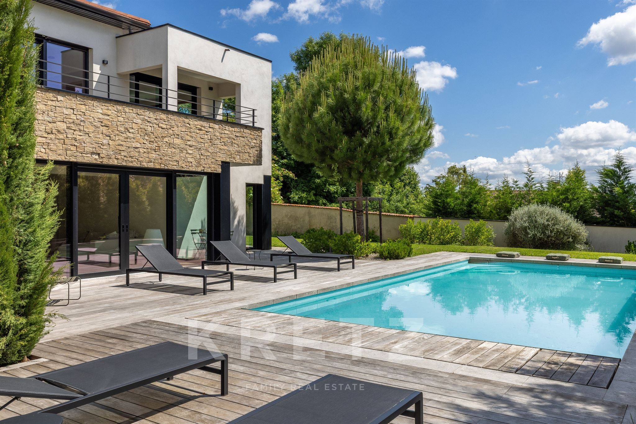 Villa contemporaine avec piscine et vue à Saint-Cyr-au-Mont-d'Or