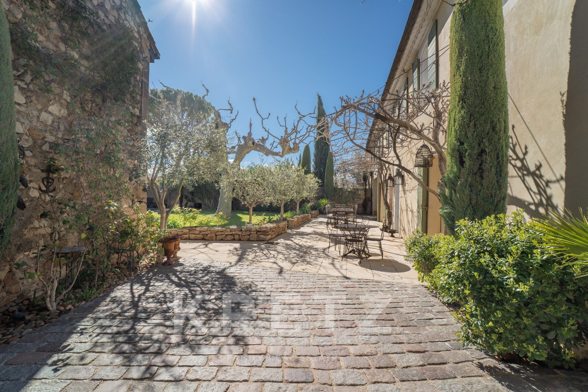Charming 18th-Century Provençal Mas with Pool and Guest House – Village Center, Alpilles, South of F