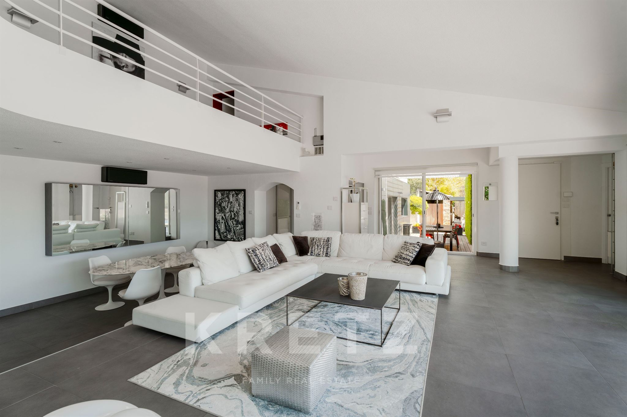 Allauch – Villa contemporaine avec piscine à débordement et appartement indépendant