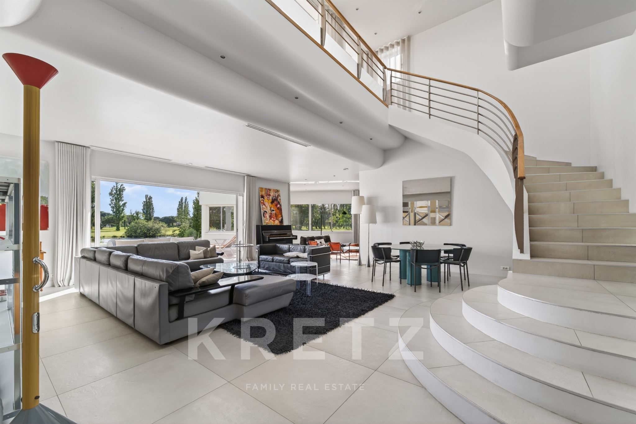 Exceptionnal Californian-style villa on the front line of the Grande Motte Golf course
