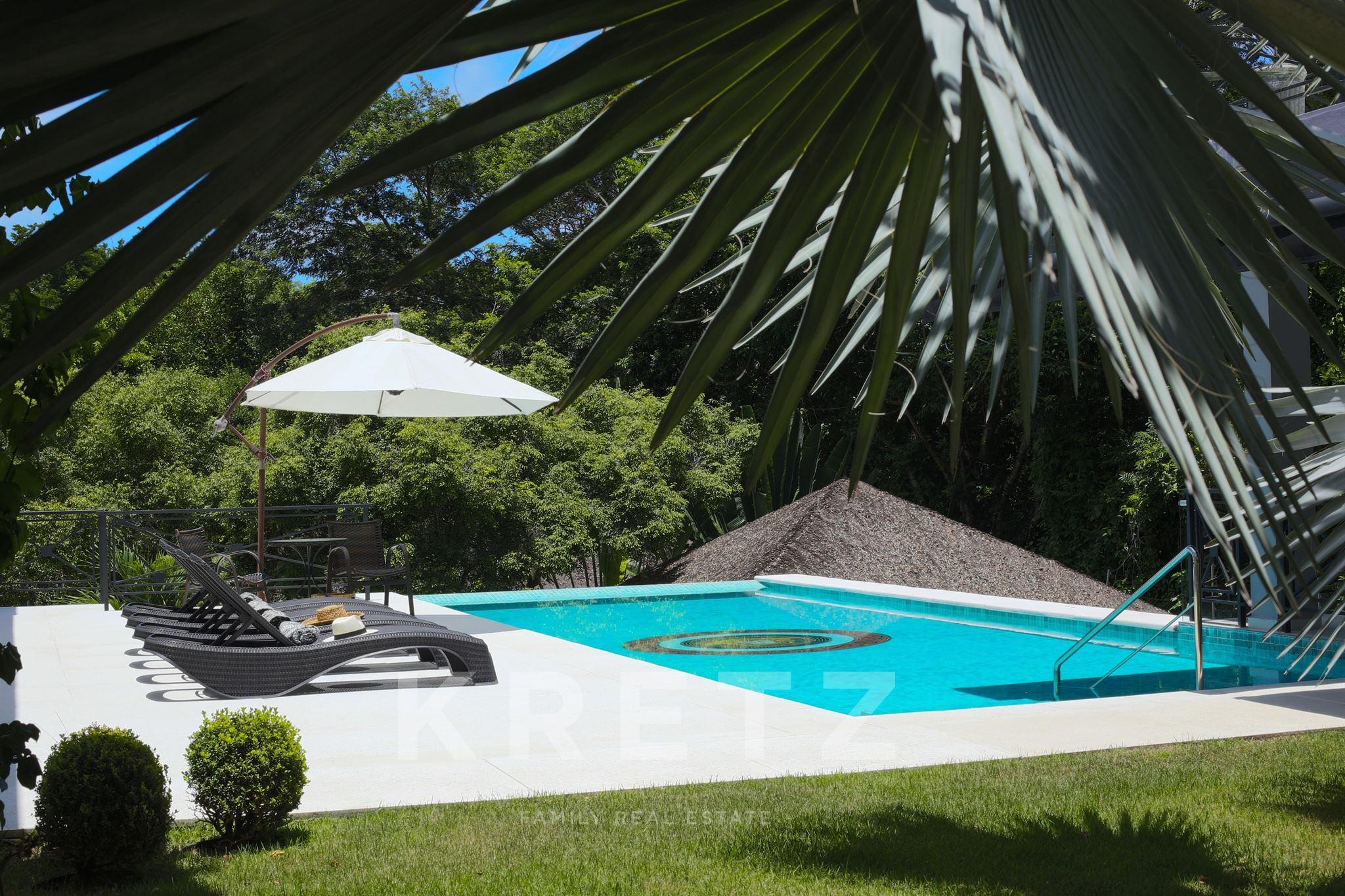Villa prestigieuse avec vue et piscine