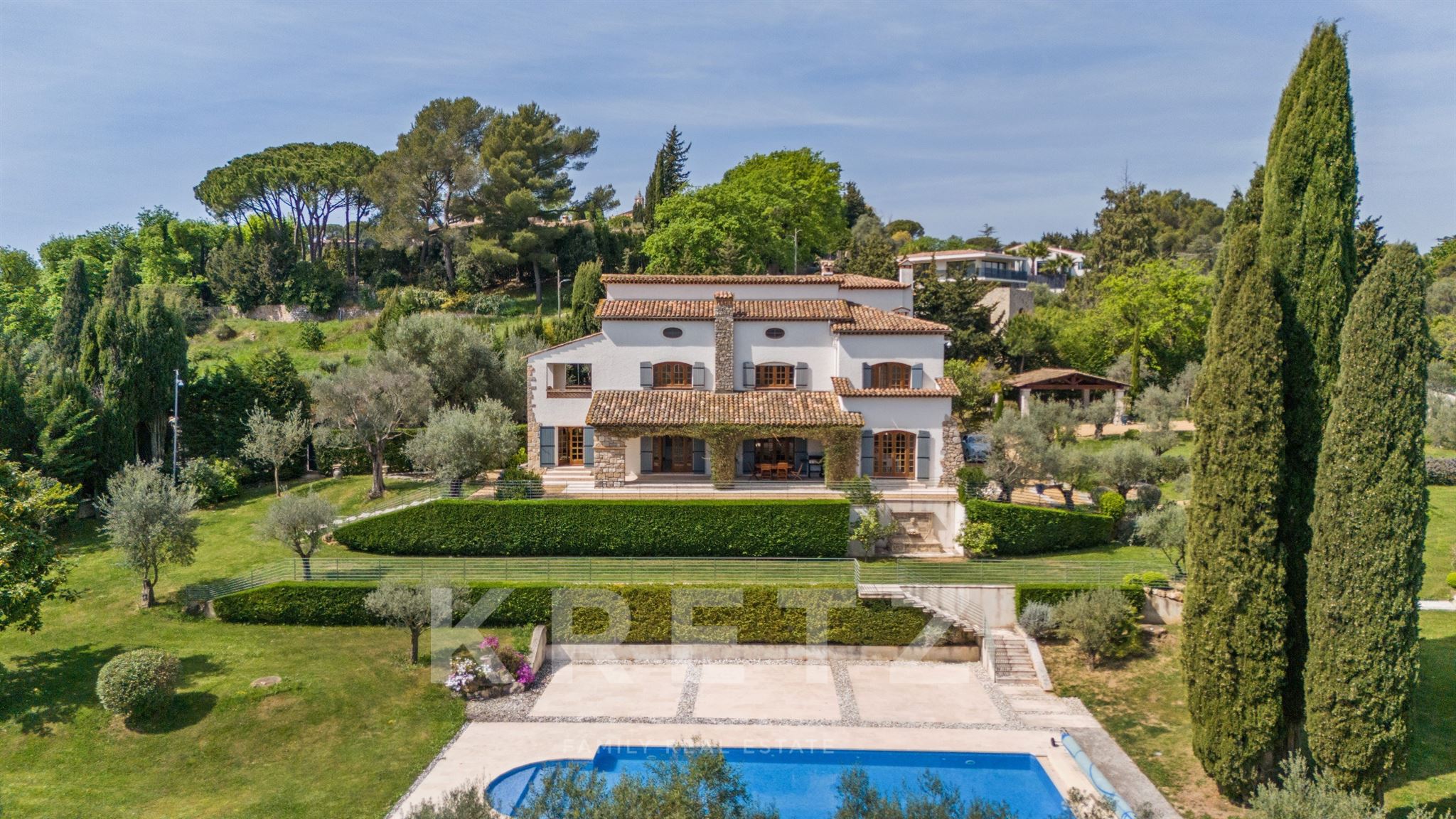 L’ART DE VIVRE À MOUGINS : UNE DEMEURE D’EXCEPTION AUX PORTES DU VILLAGE