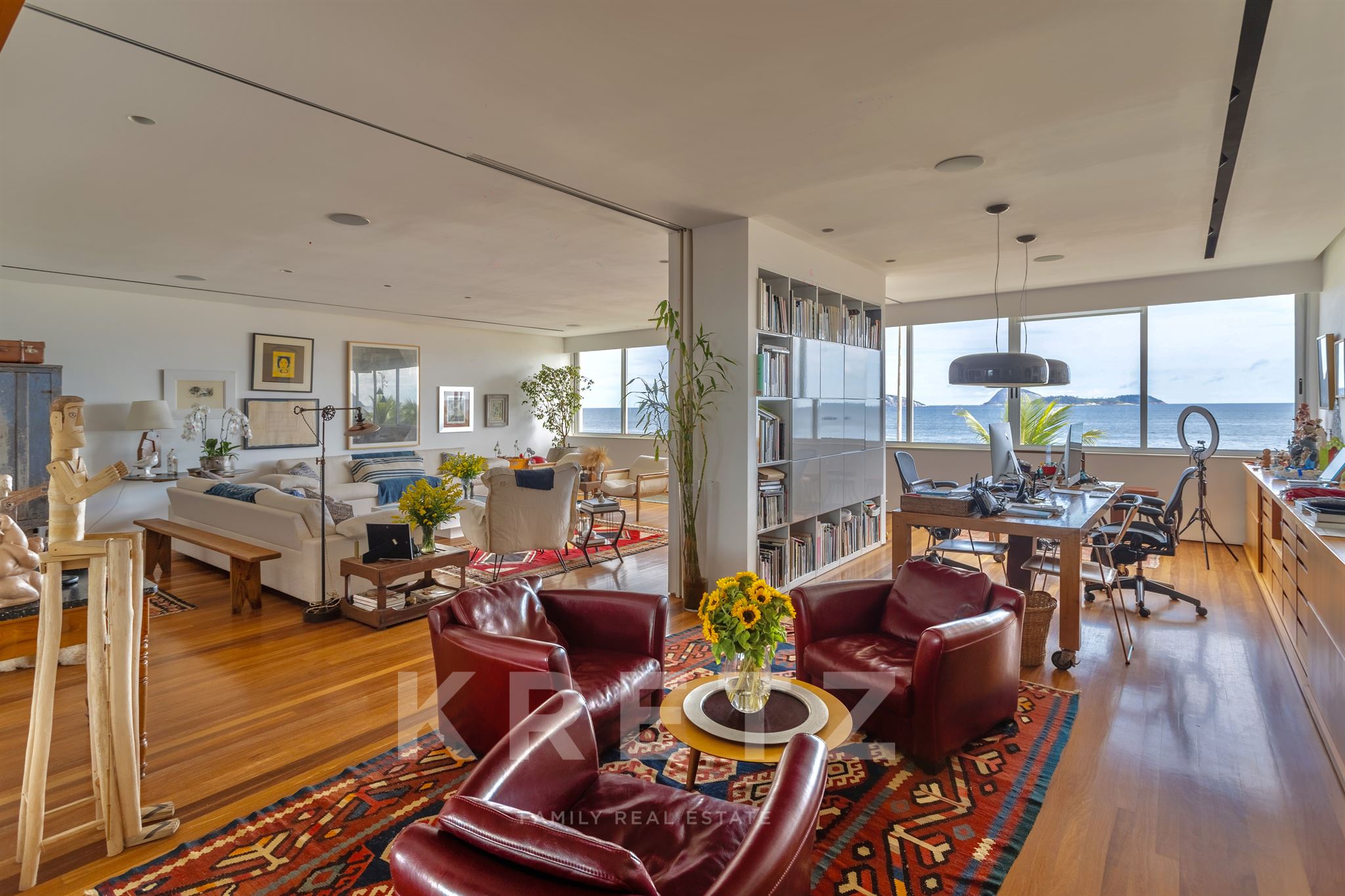 Contemporary apartment with panoramic sea view
