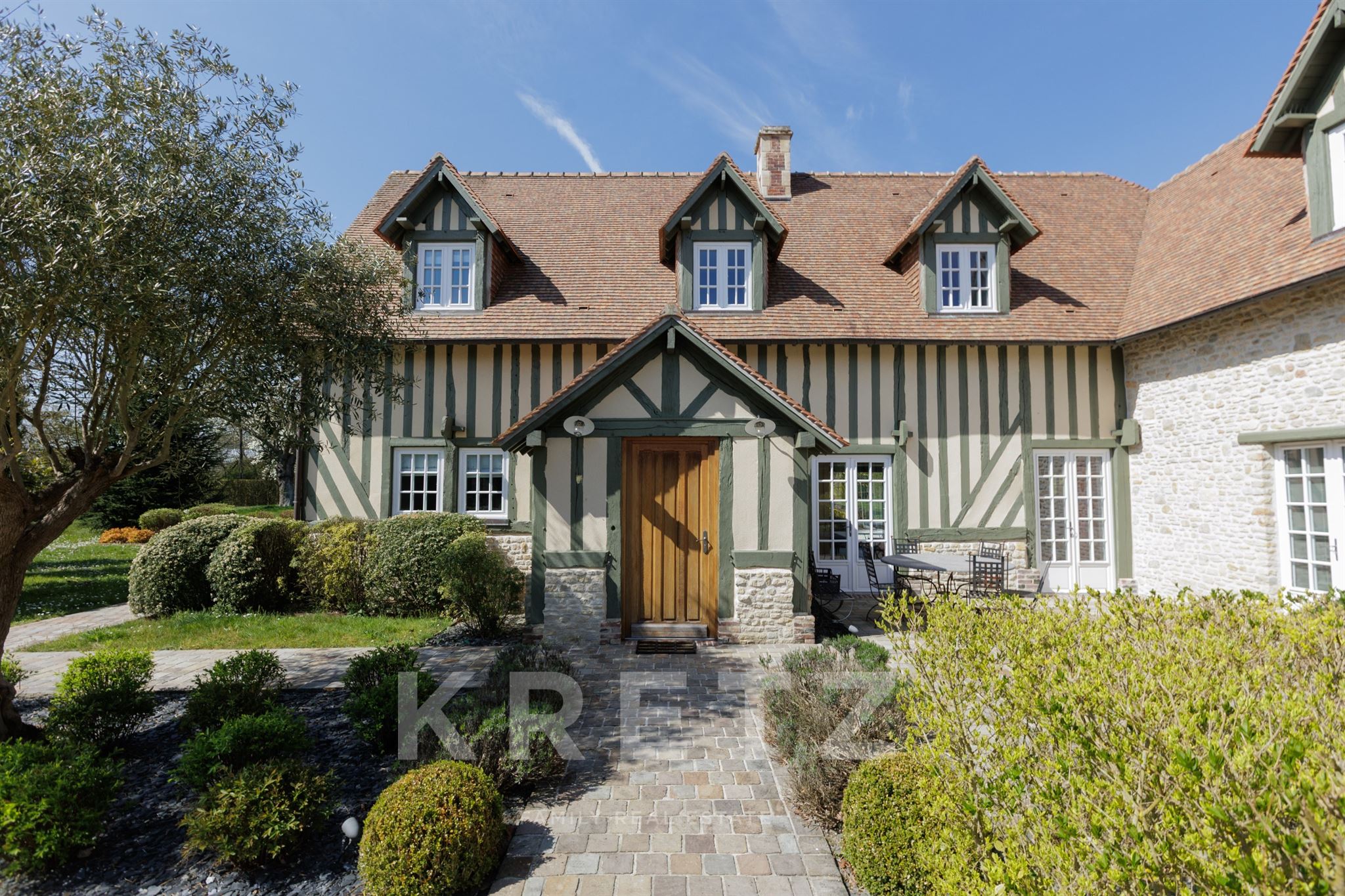 Campagne de Deauville – Maison normande avec piscine et jardin paysager