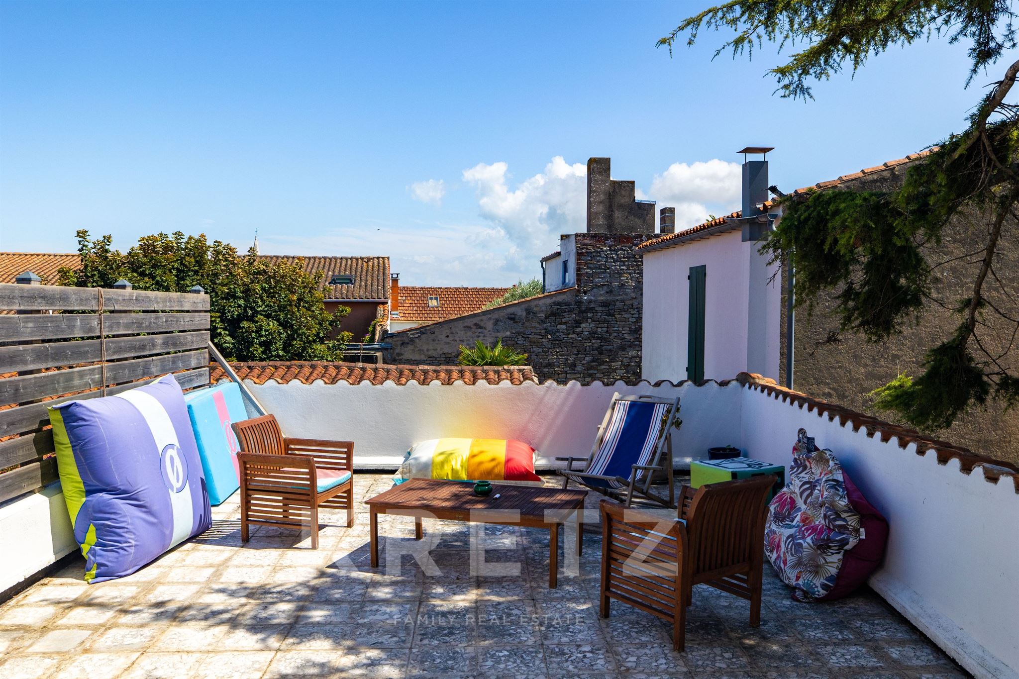 Elegant Seaside Mansion with Guest House – Île d’Oléron