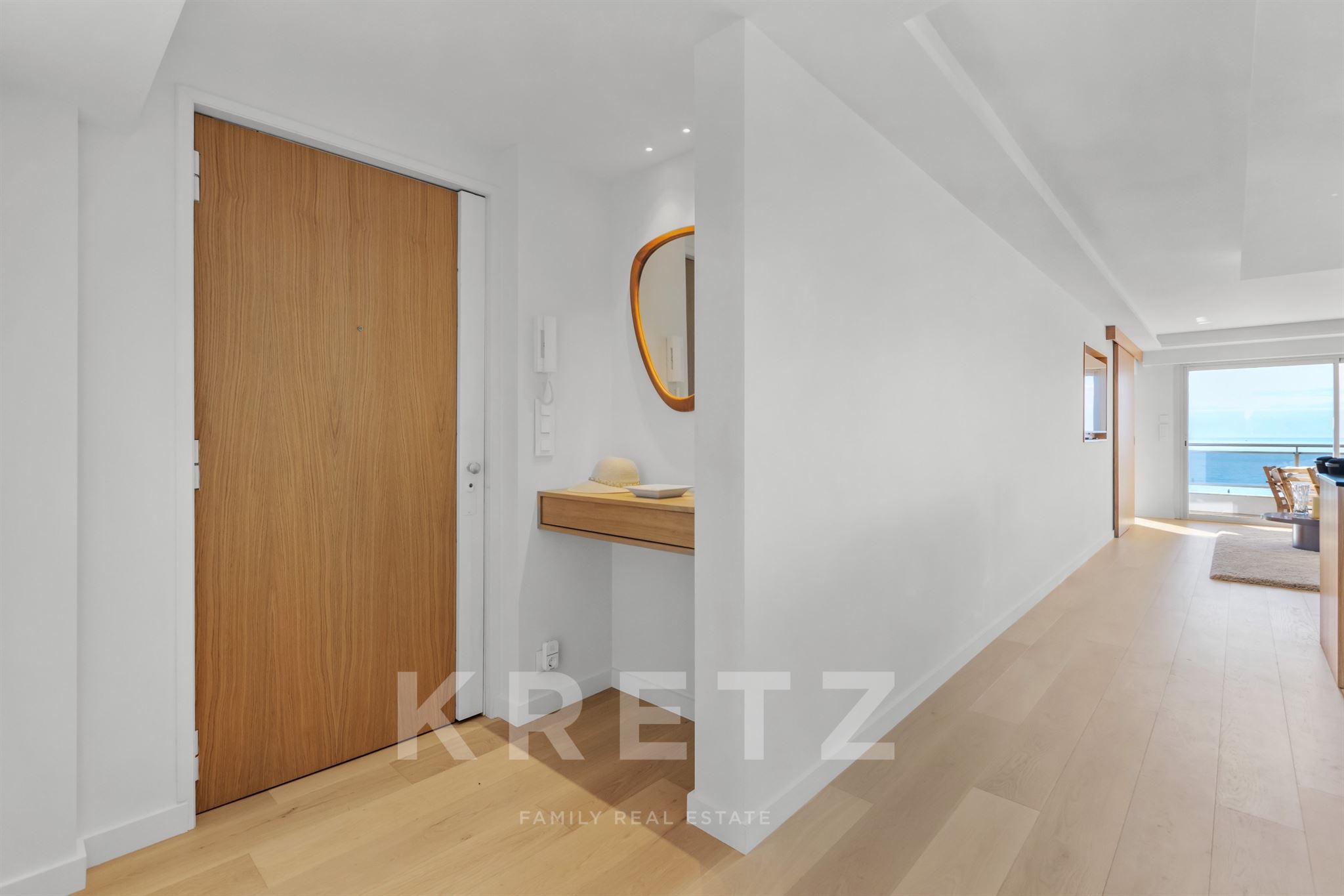 Exceptional Two-Bedroom Apartment with Sea View – Cannes Croisette