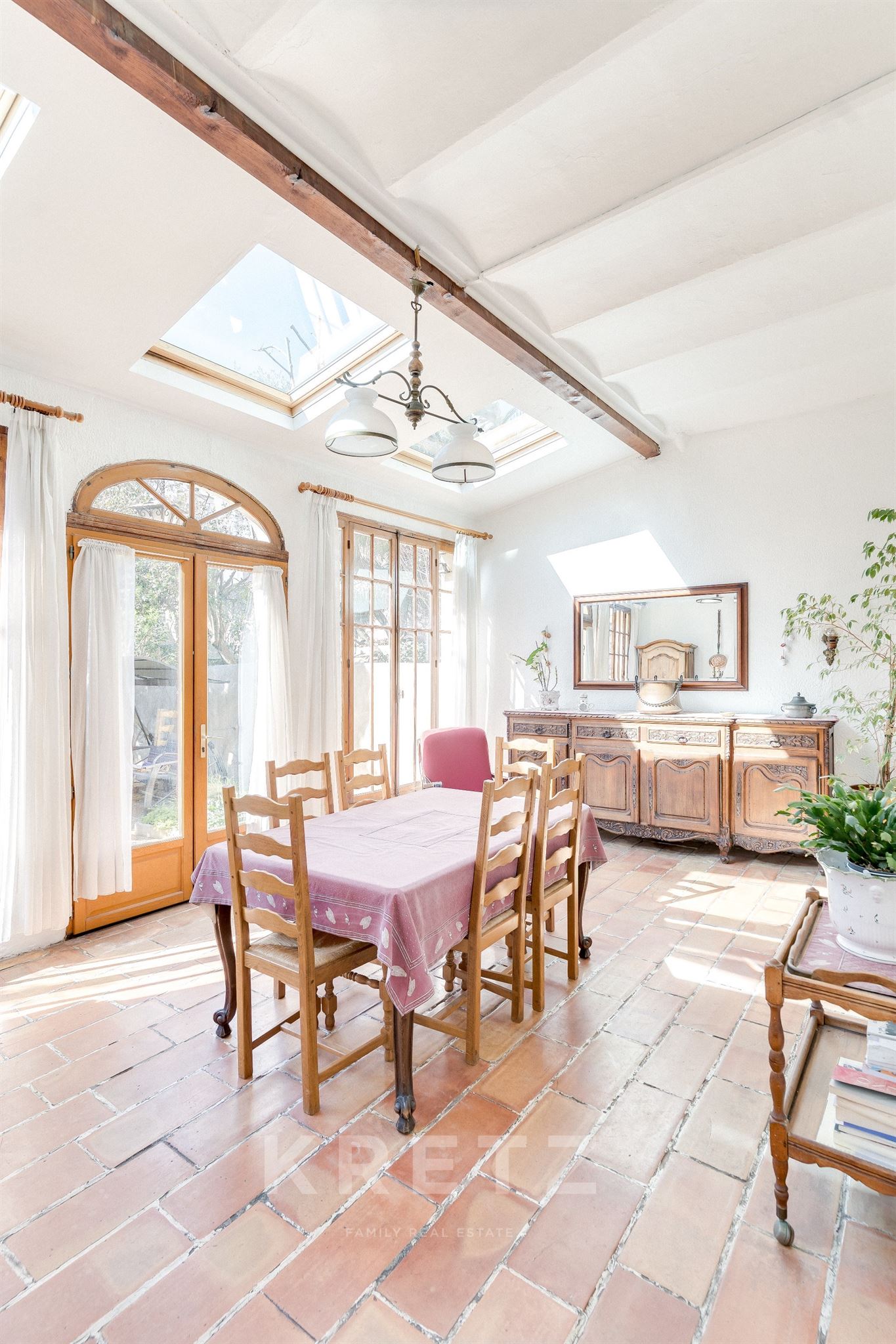 Early 20th-century Provençal house with garden to renovate