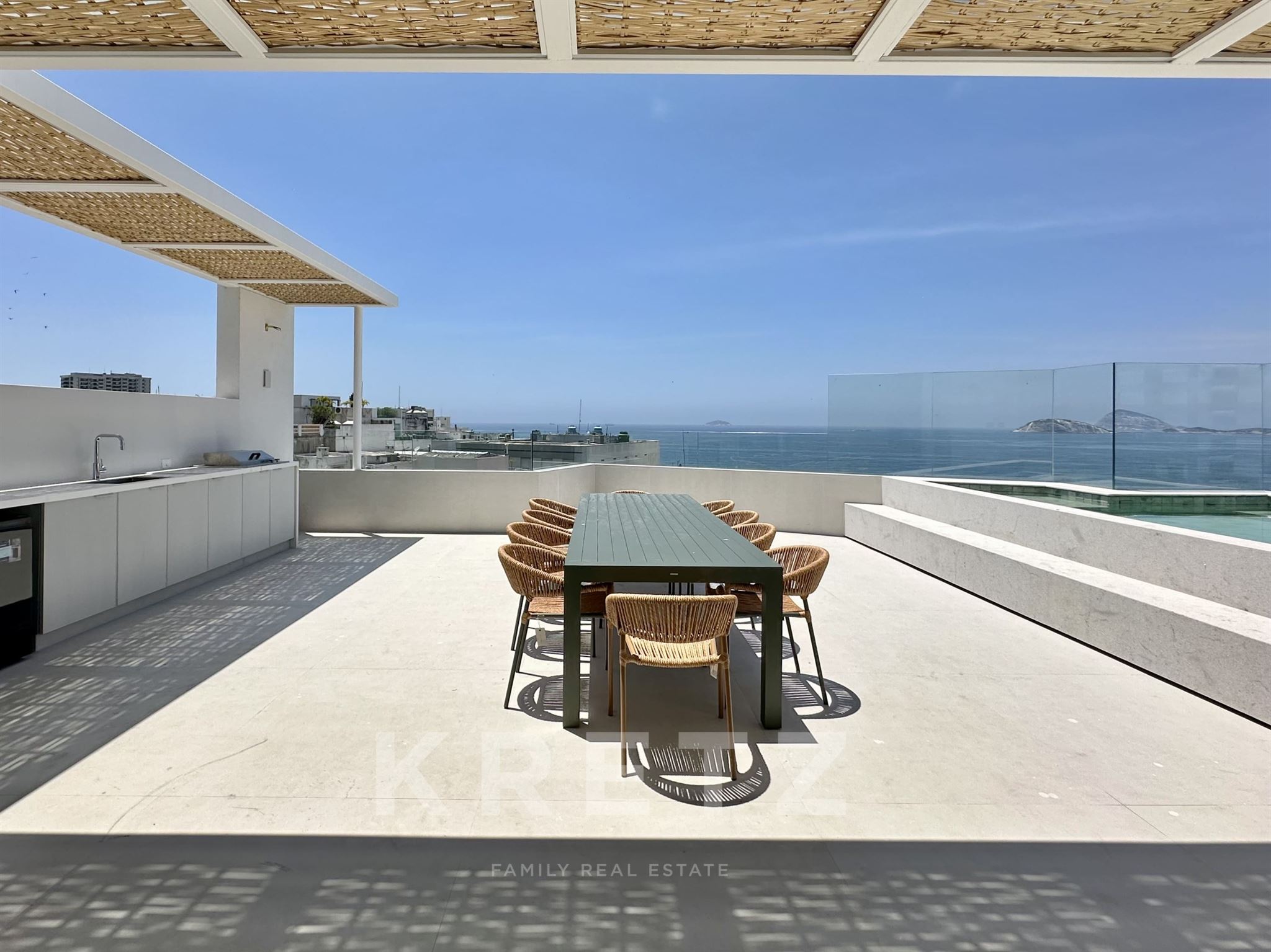 Duplex penthouse with ocean views, fully refurbished