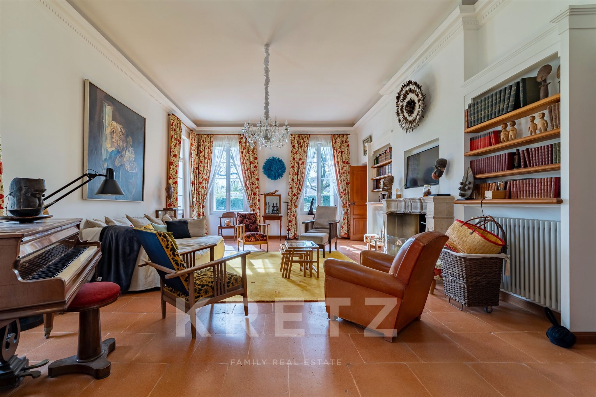 18th-Century Private Mansion with landscaped garden, swimming pool and outbuildings