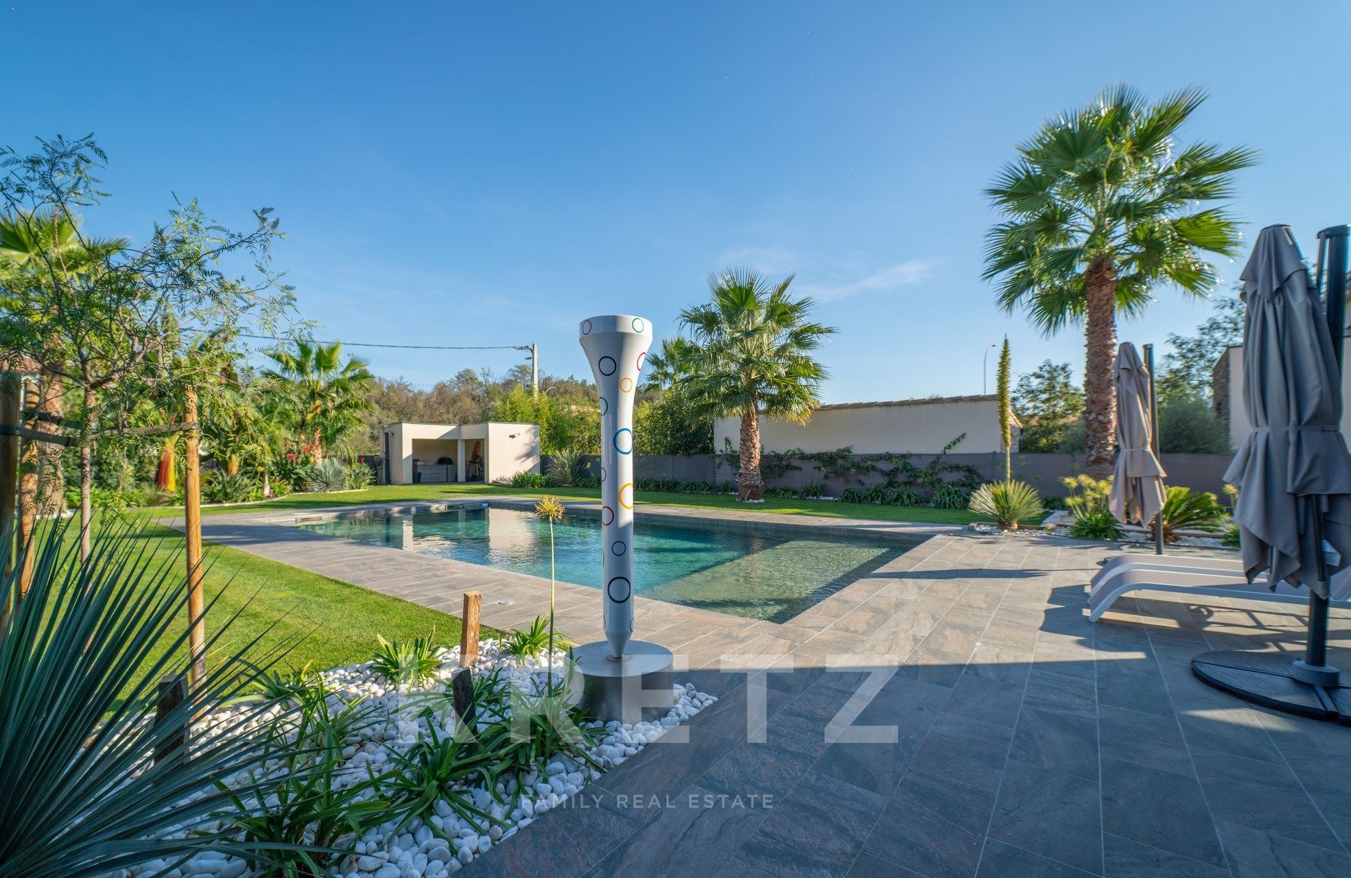 Petite Camargue – Exceptional contemporary villa with swimming pool and landscaped garden