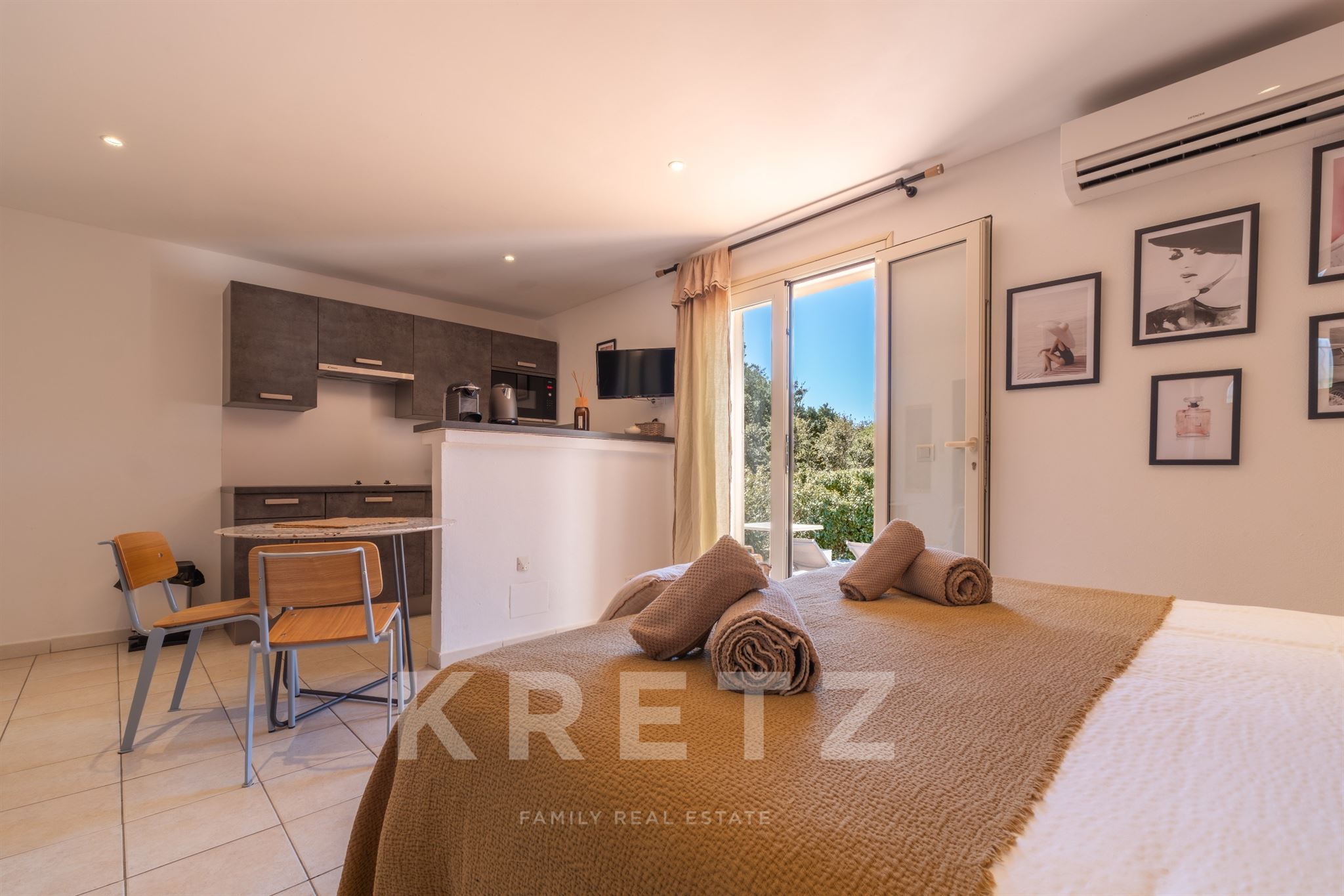 Ensemble immobilier de charme au cœur d’un domaine privé à Bonifacio