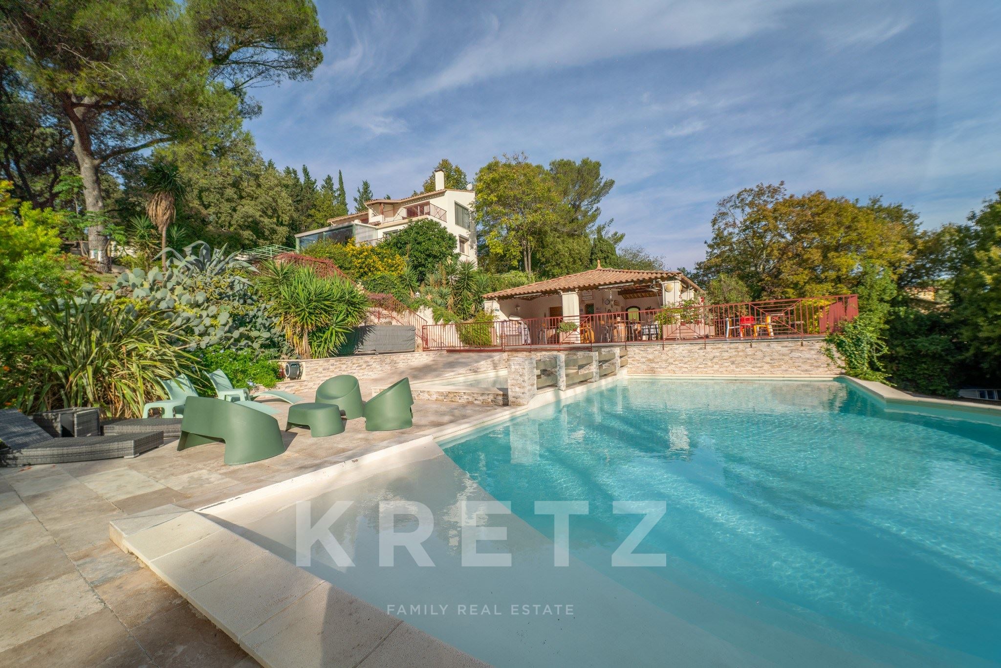 Nîmes – Exceptional property with outbuildings and a tennis court, set on 7,000m² of landscaped grou