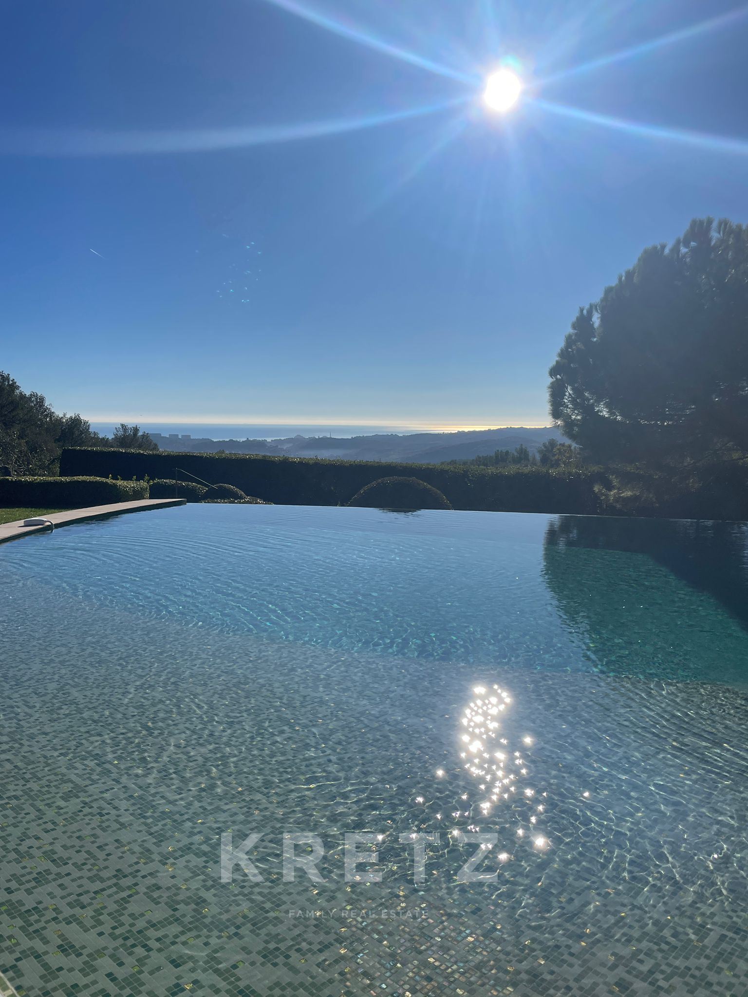 Stunning residence with sea view in La Colle sur Loup