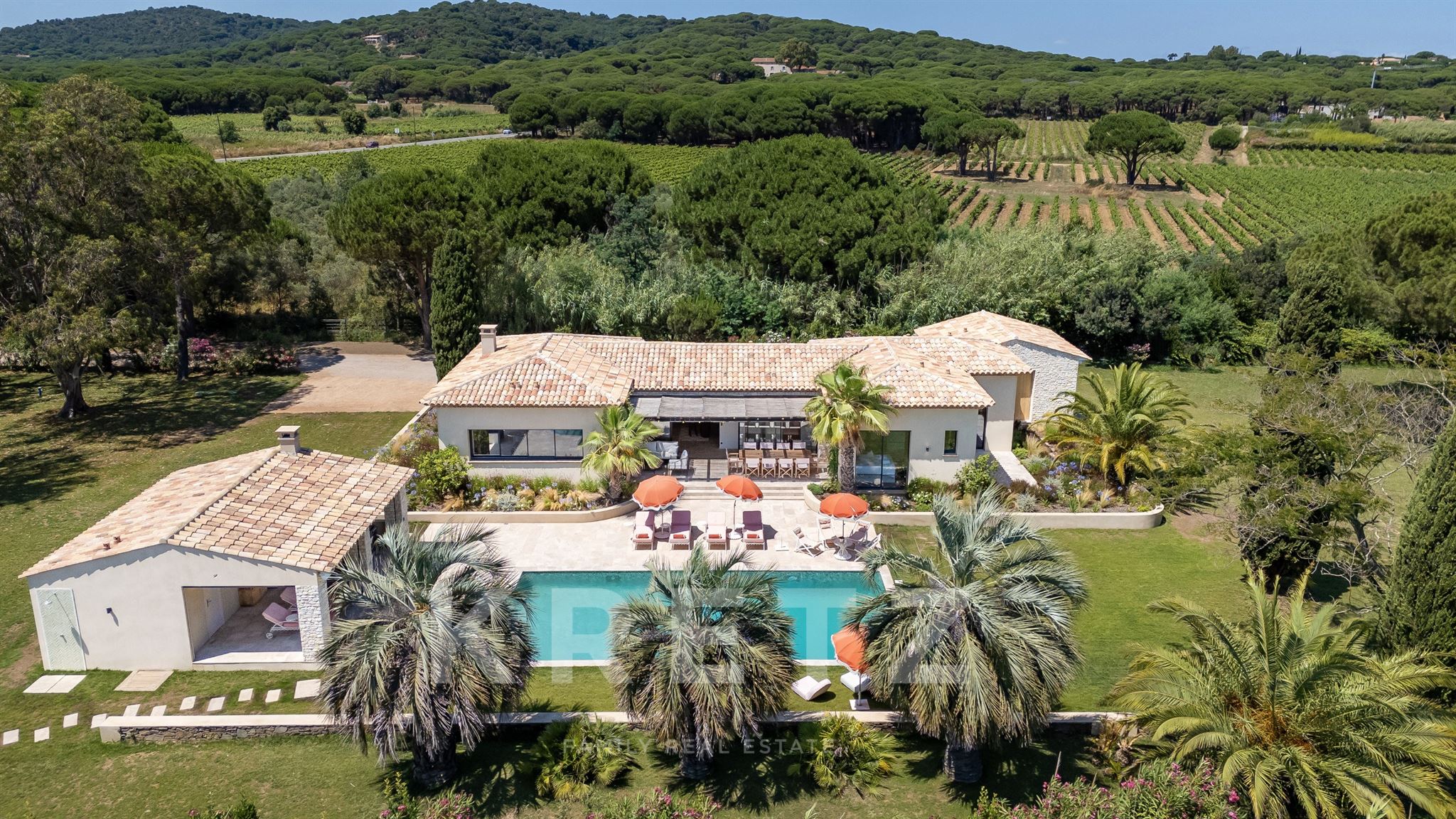 Ramatuelle. Route des plages. Villa contemporaine sur 1,2ha. Rare à la vente