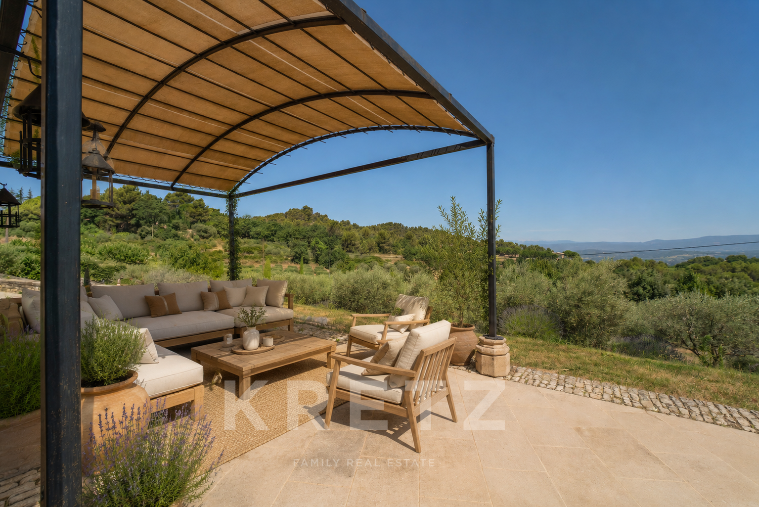 Domaine d’exception vue panoramique sur la vallée du Luberon