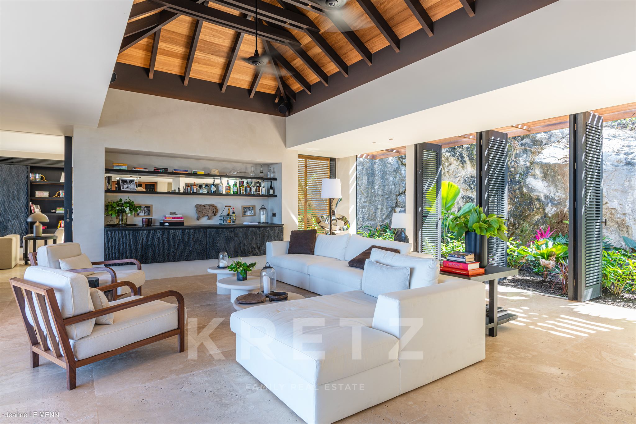 Architect-designed villa with panoramic view of Saint Jean