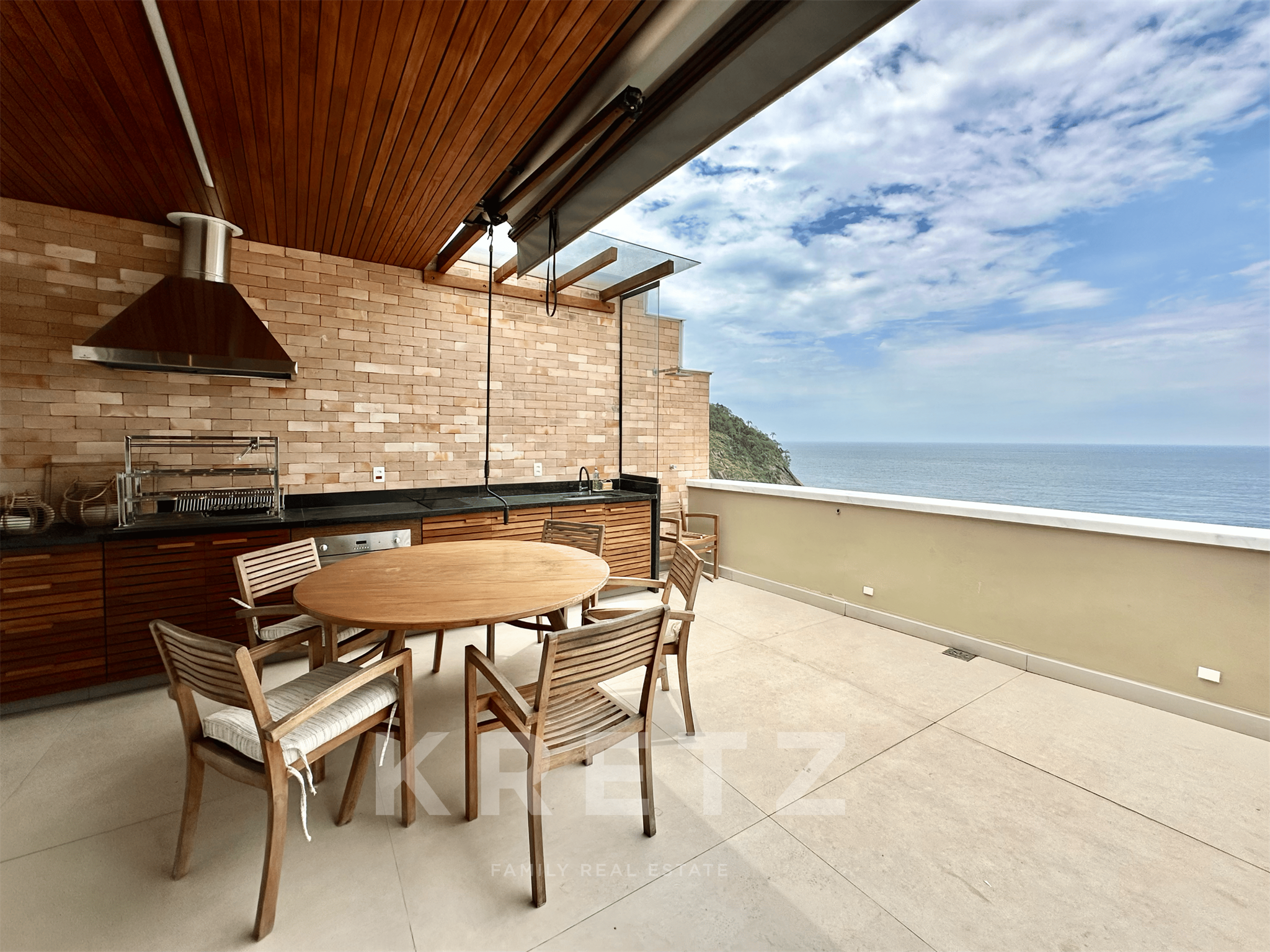 Renovated Oceanfront Duplex Penthouse in Leme, Rio de Janeiro