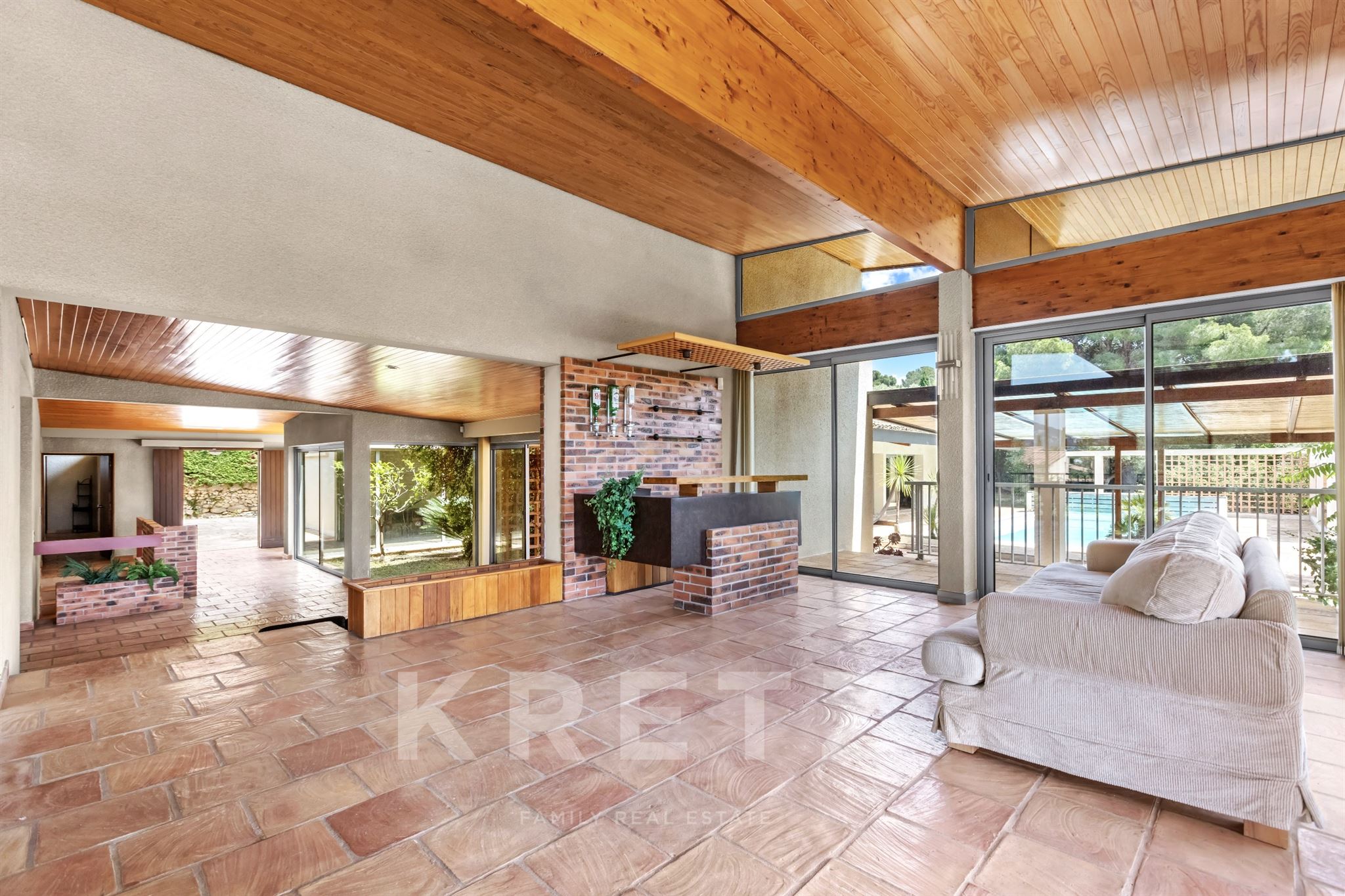 Maison 12 pièces à Sanary-sur-Mer sur terrain arboré de 3 000 m²
