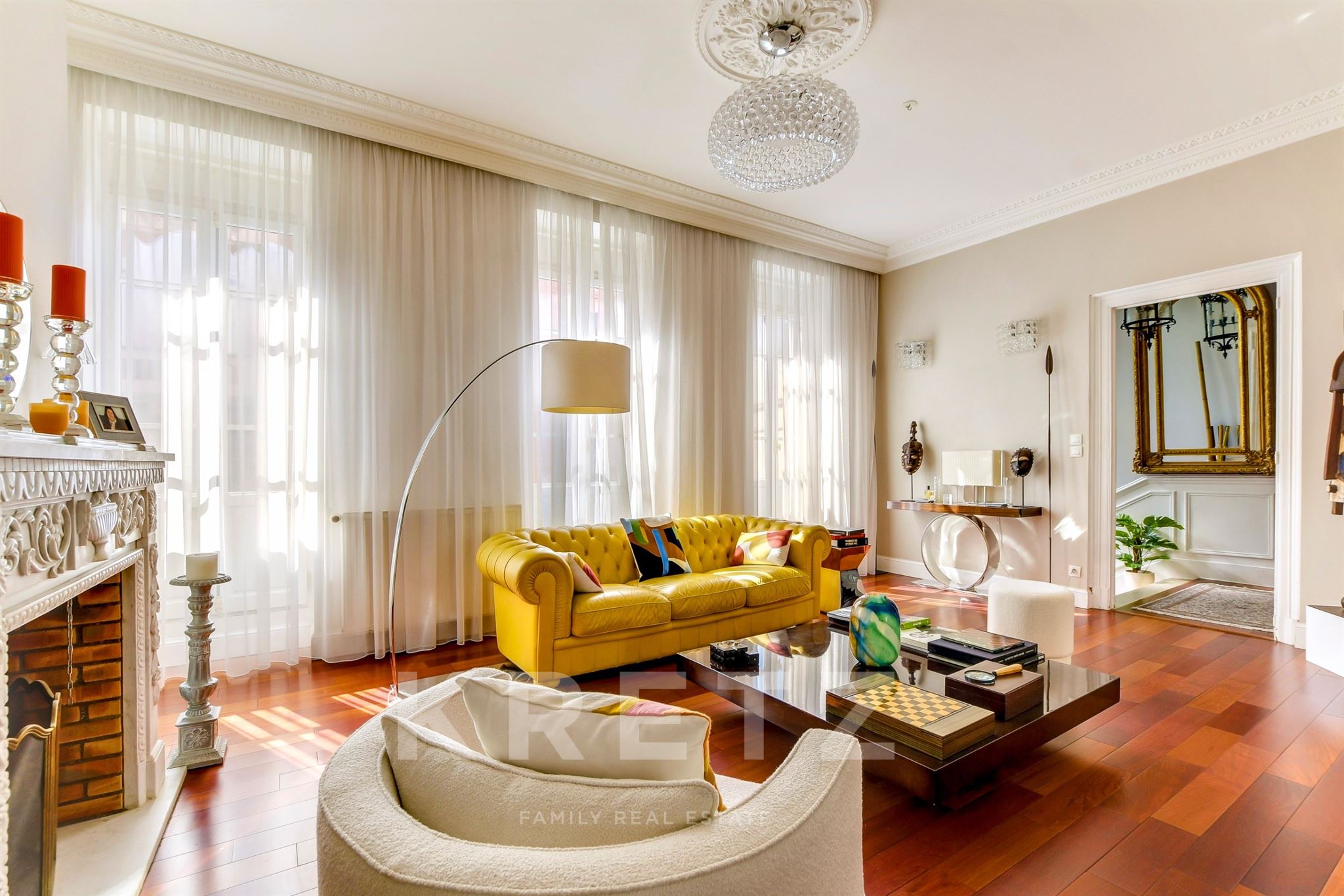 Bourgeois Townhouse with Garden and Garages in Les Chalets, Historic Centre of Toulouse