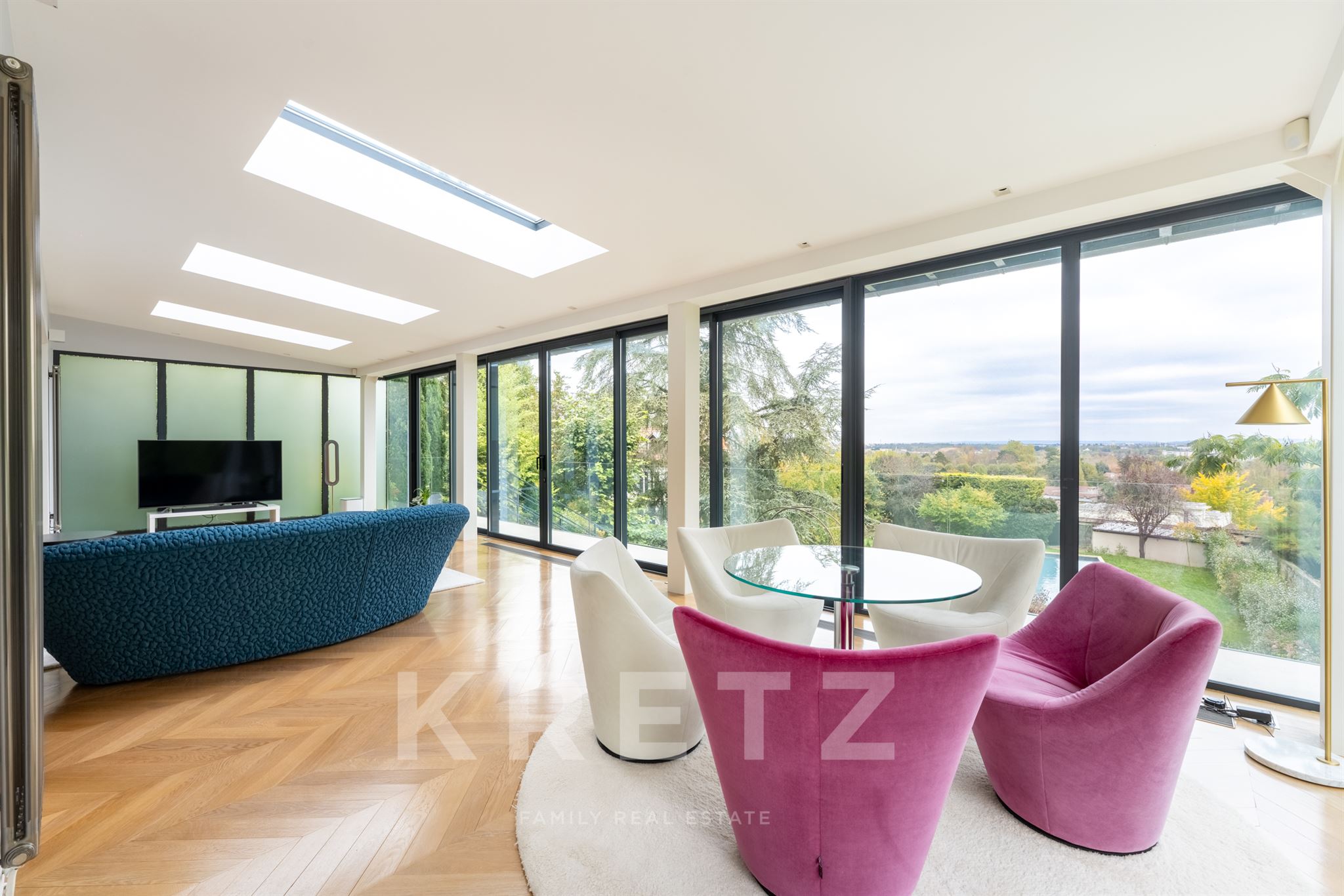 Architect-designed villa overlooking the Seine Valley